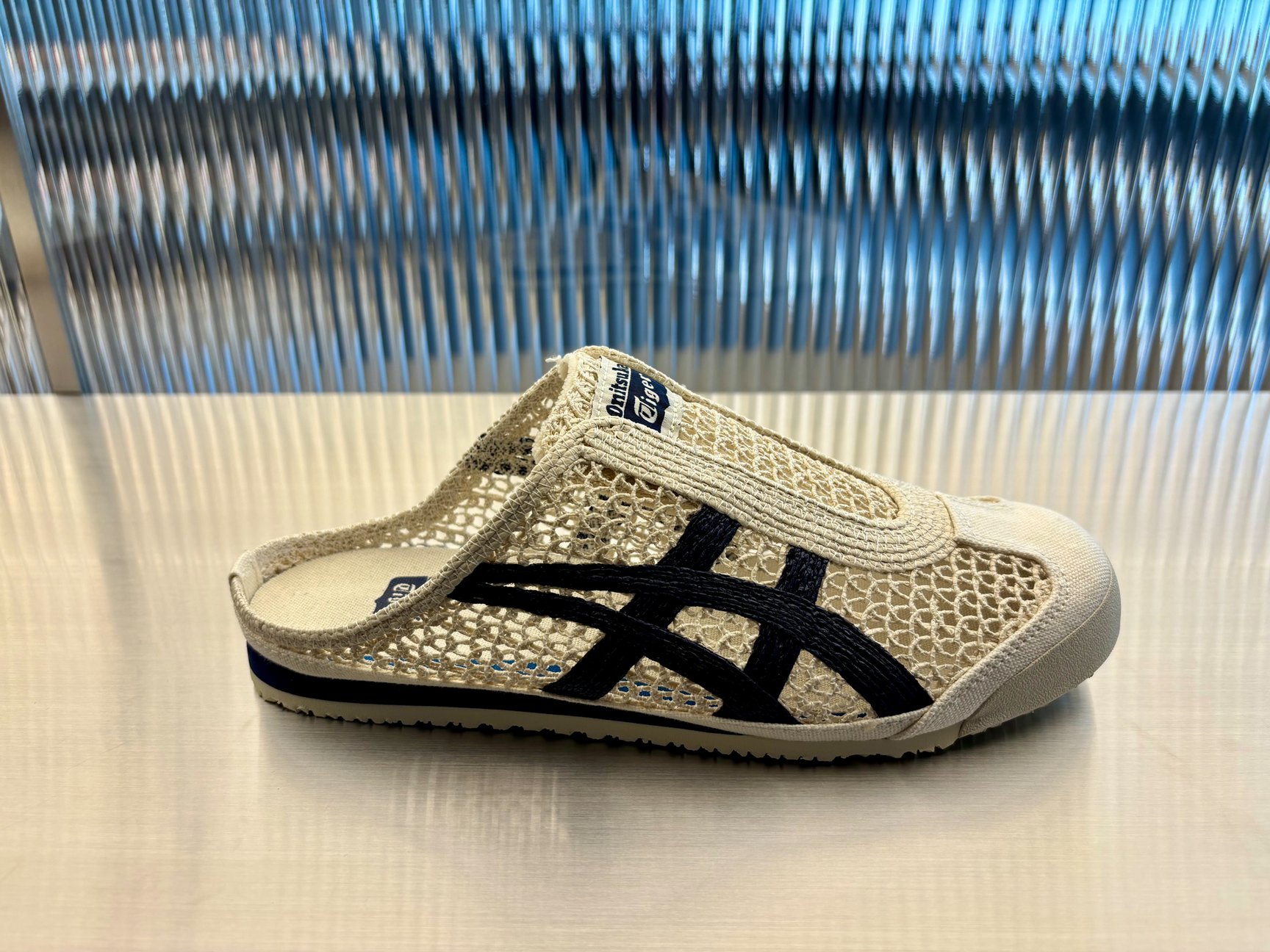 Onitsuka Tiger 新宿の内観画像