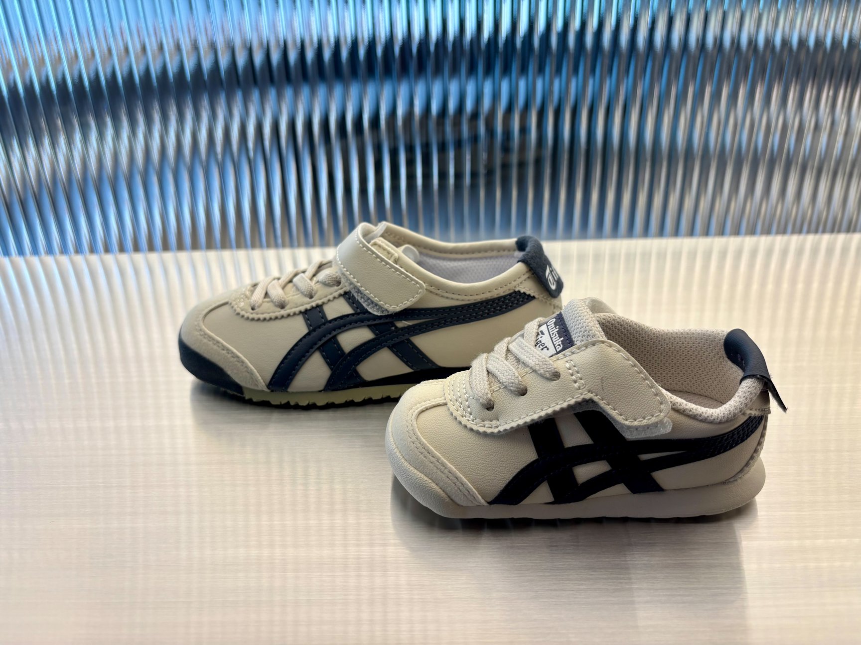 Onitsuka Tiger 新宿の内観画像
