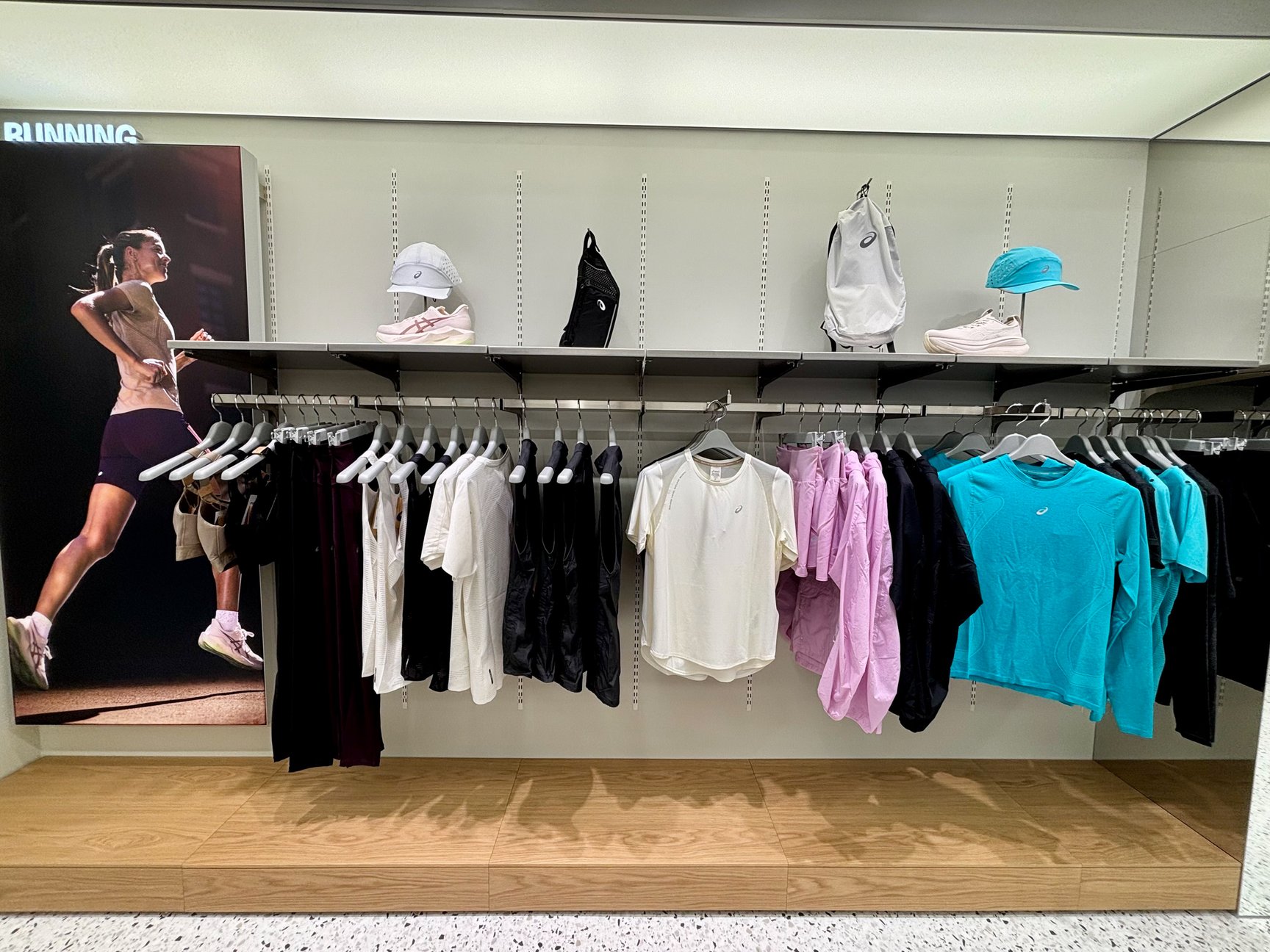 ��ASICS FLAGSHIP SHINJUKU���ε��n���Q