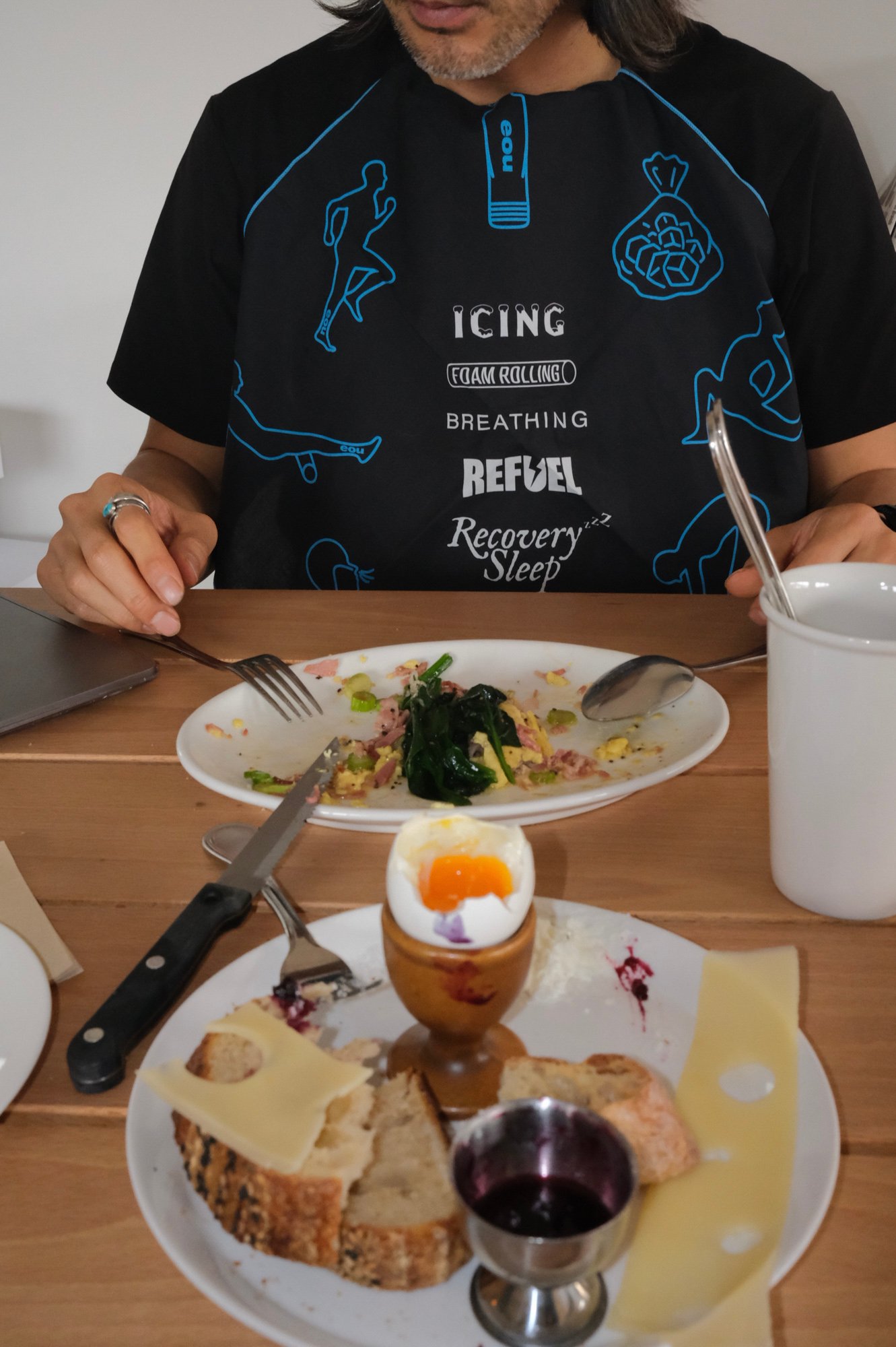 ランニングウェアを着たモデル