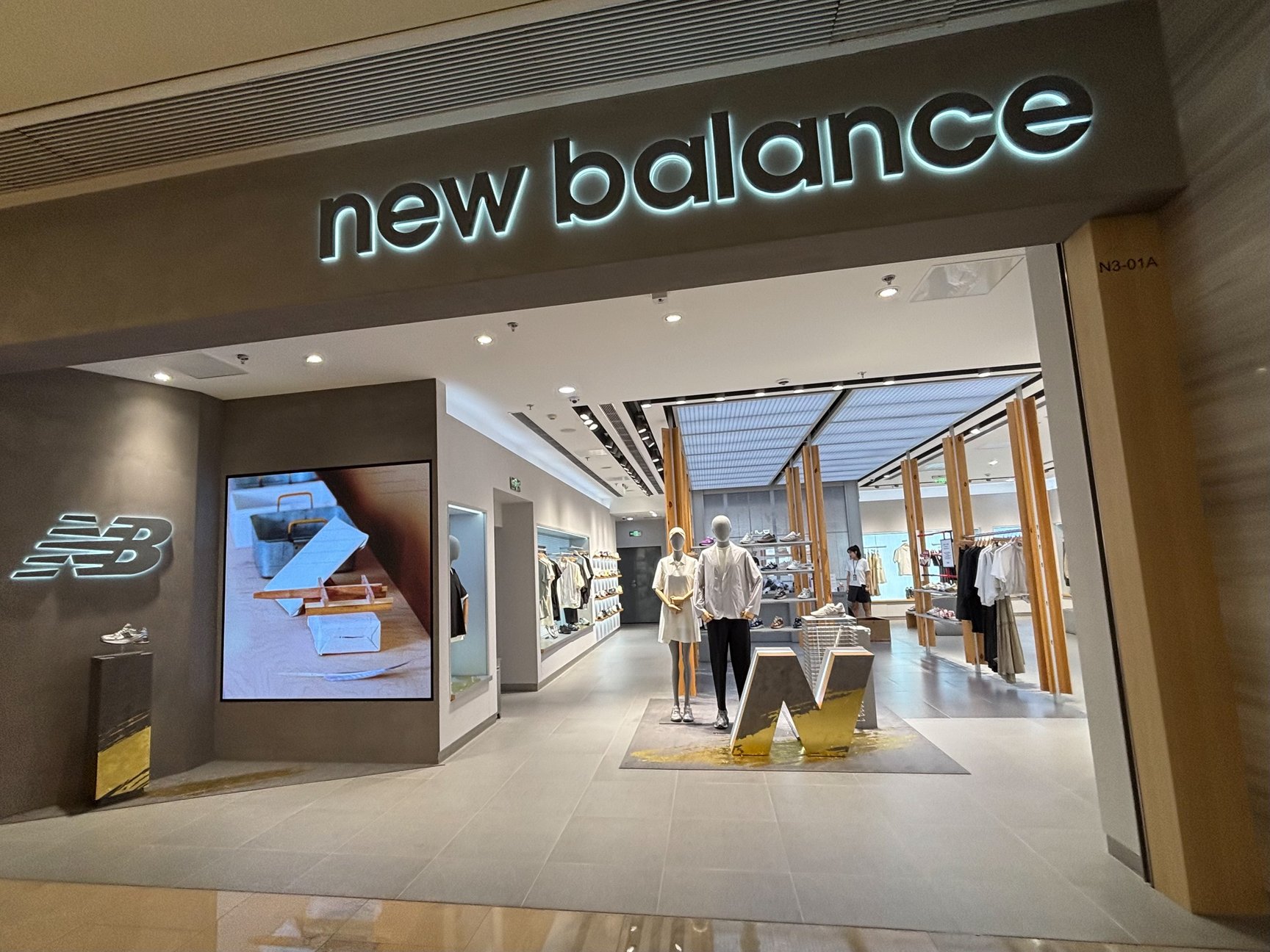 ニューバランス店舗