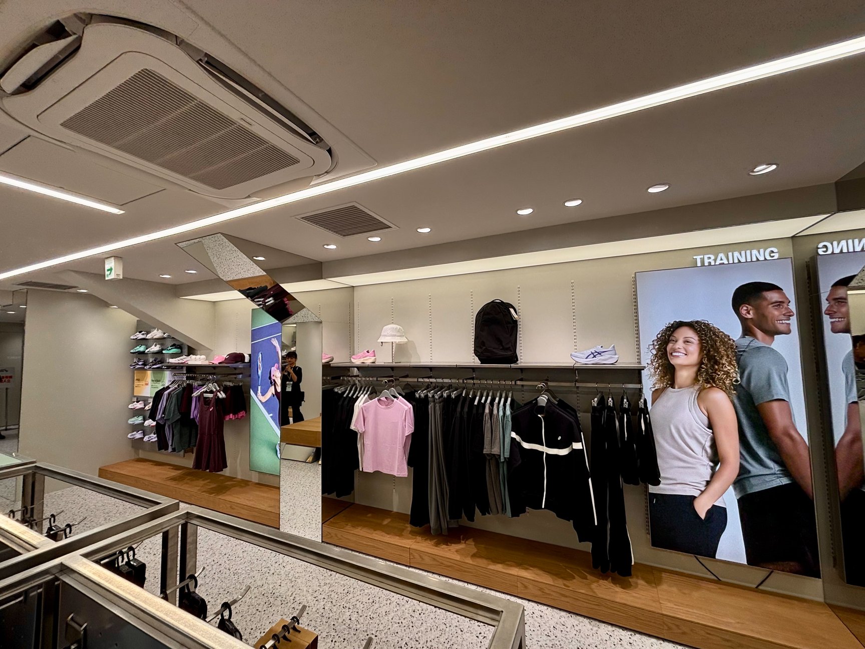 ��ASICS FLAGSHIP SHINJUKU���ε��n���Q