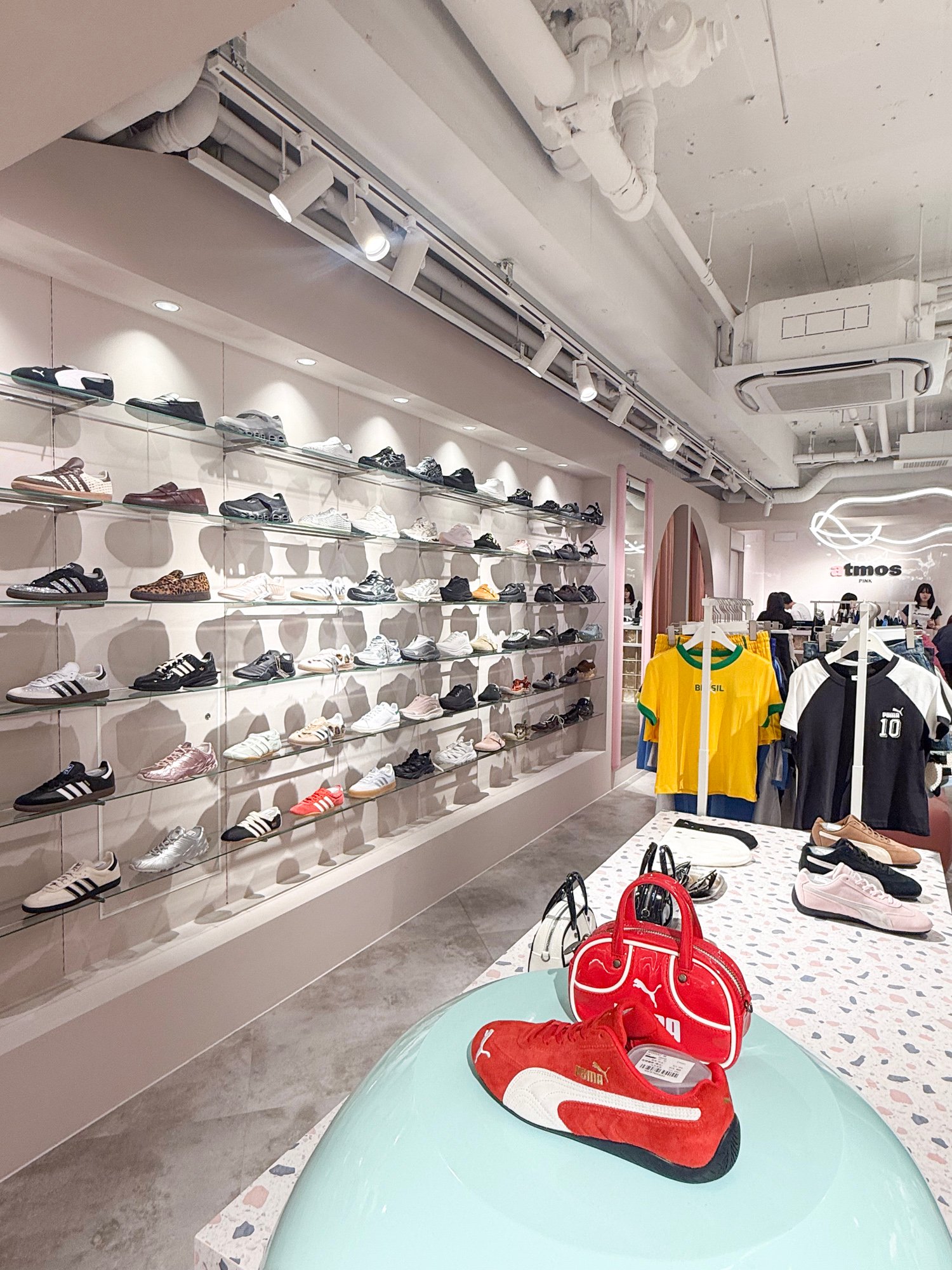 アトモスピンクの店内