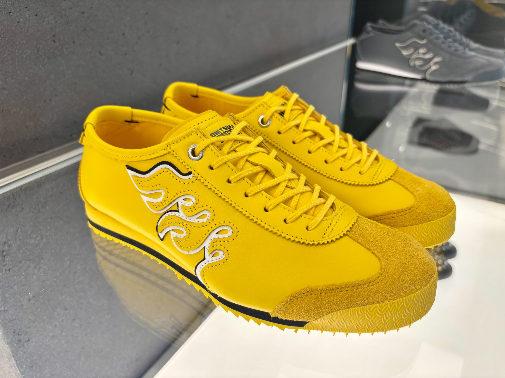 Onitsuka Tiger 新宿の内観画像