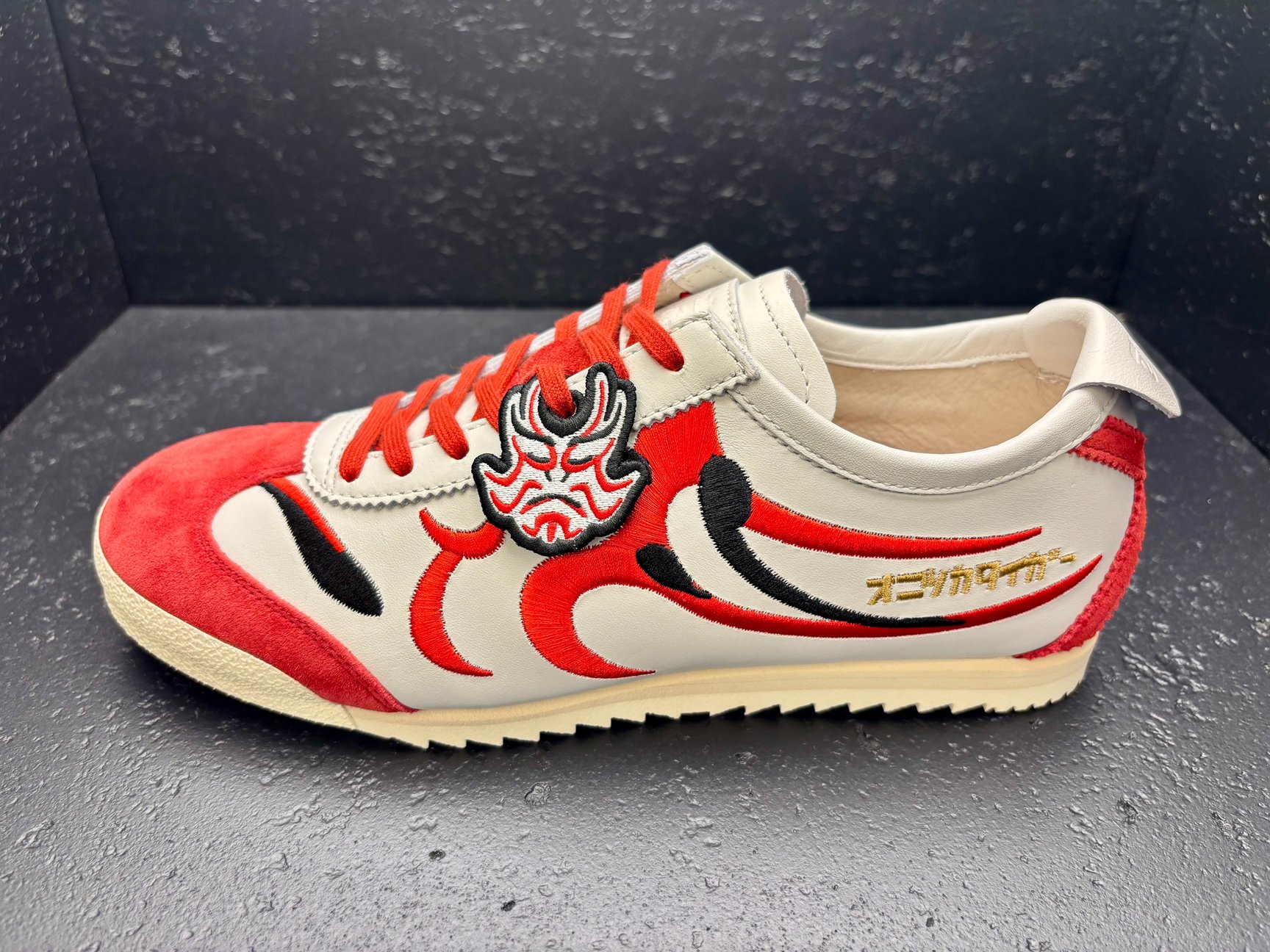 Onitsuka Tiger 新宿の内観画像