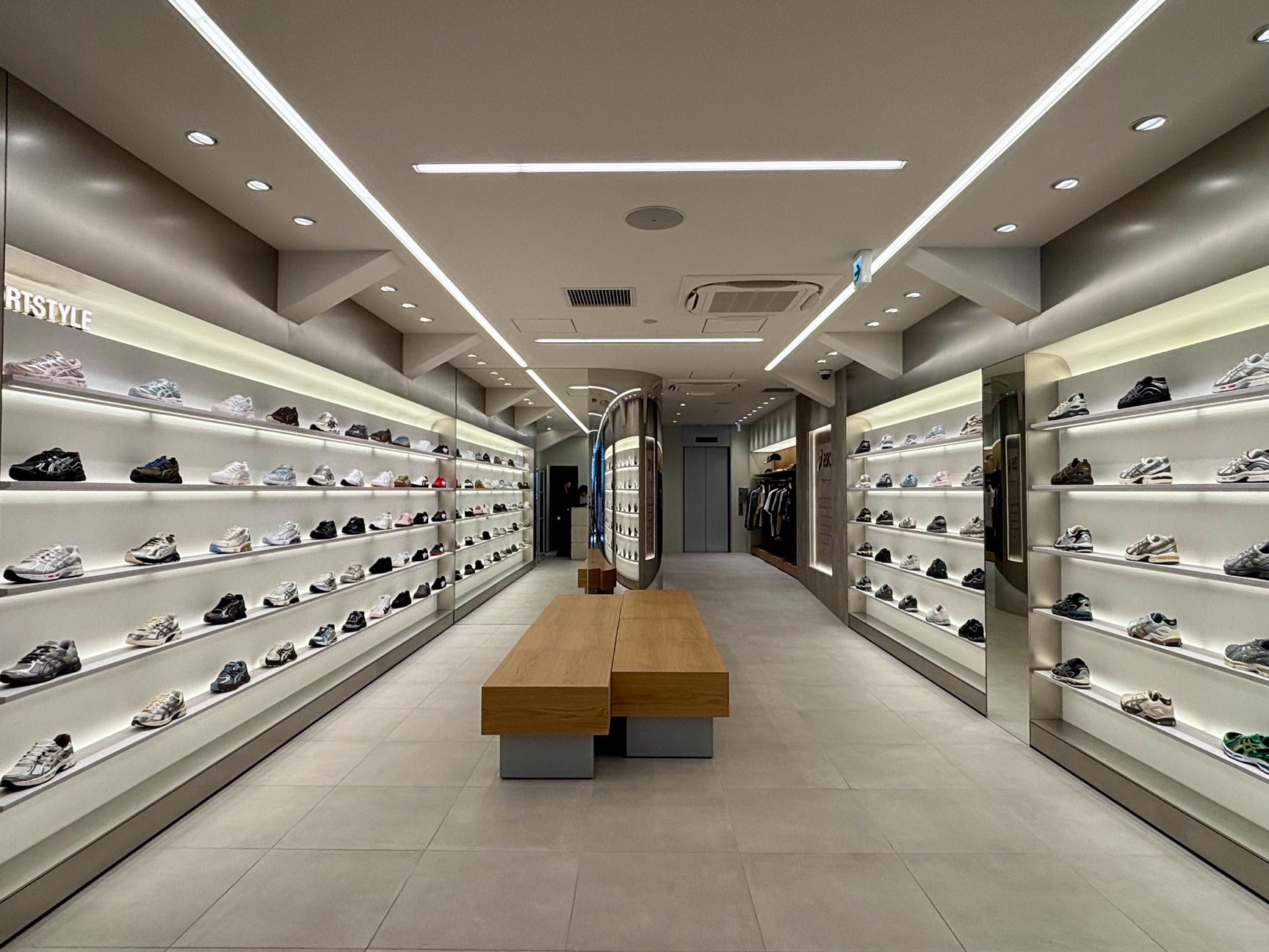 ��ASICS FLAGSHIP SHINJUKU���ε��n���Q