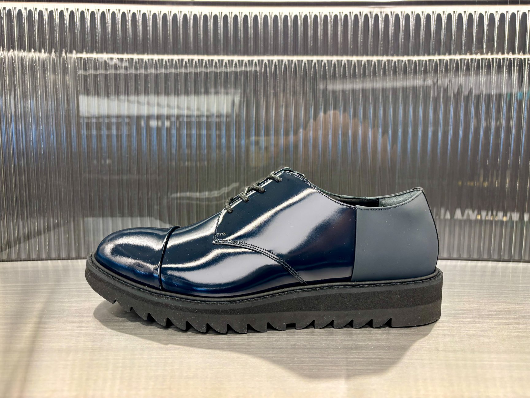 Onitsuka Tiger 新宿の内観画像