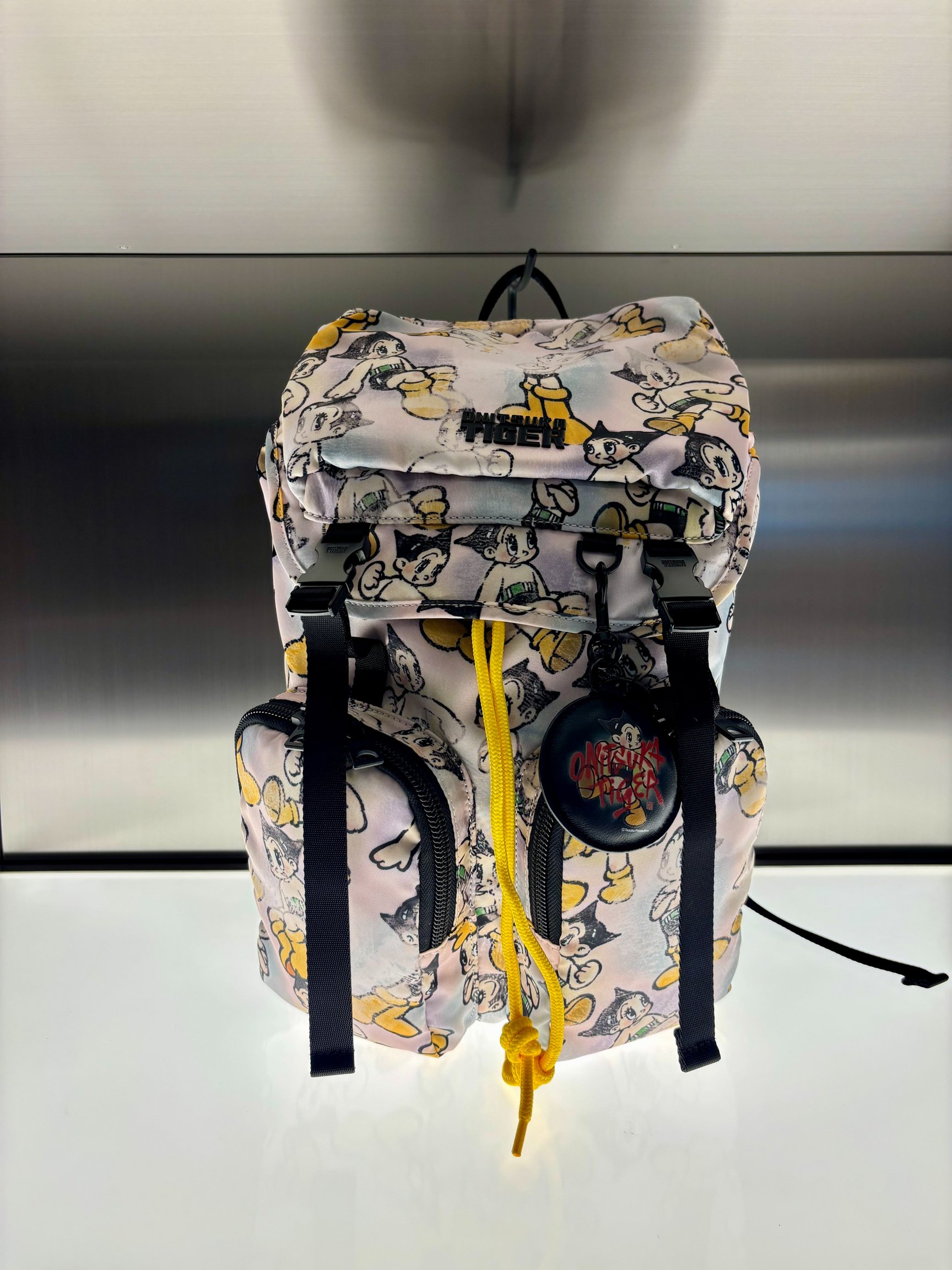 Onitsuka Tiger 新宿の内観画像