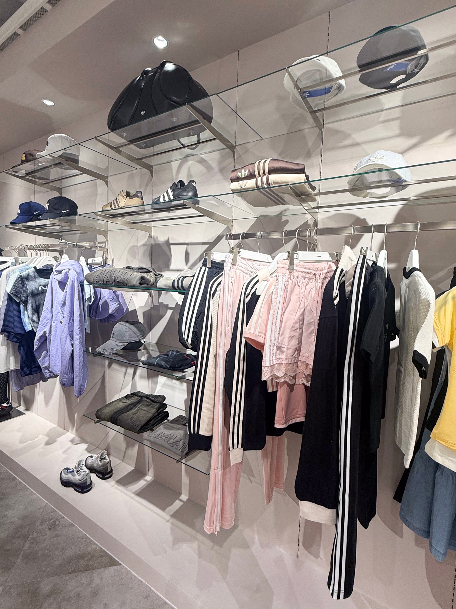 アトモスピンクの店内