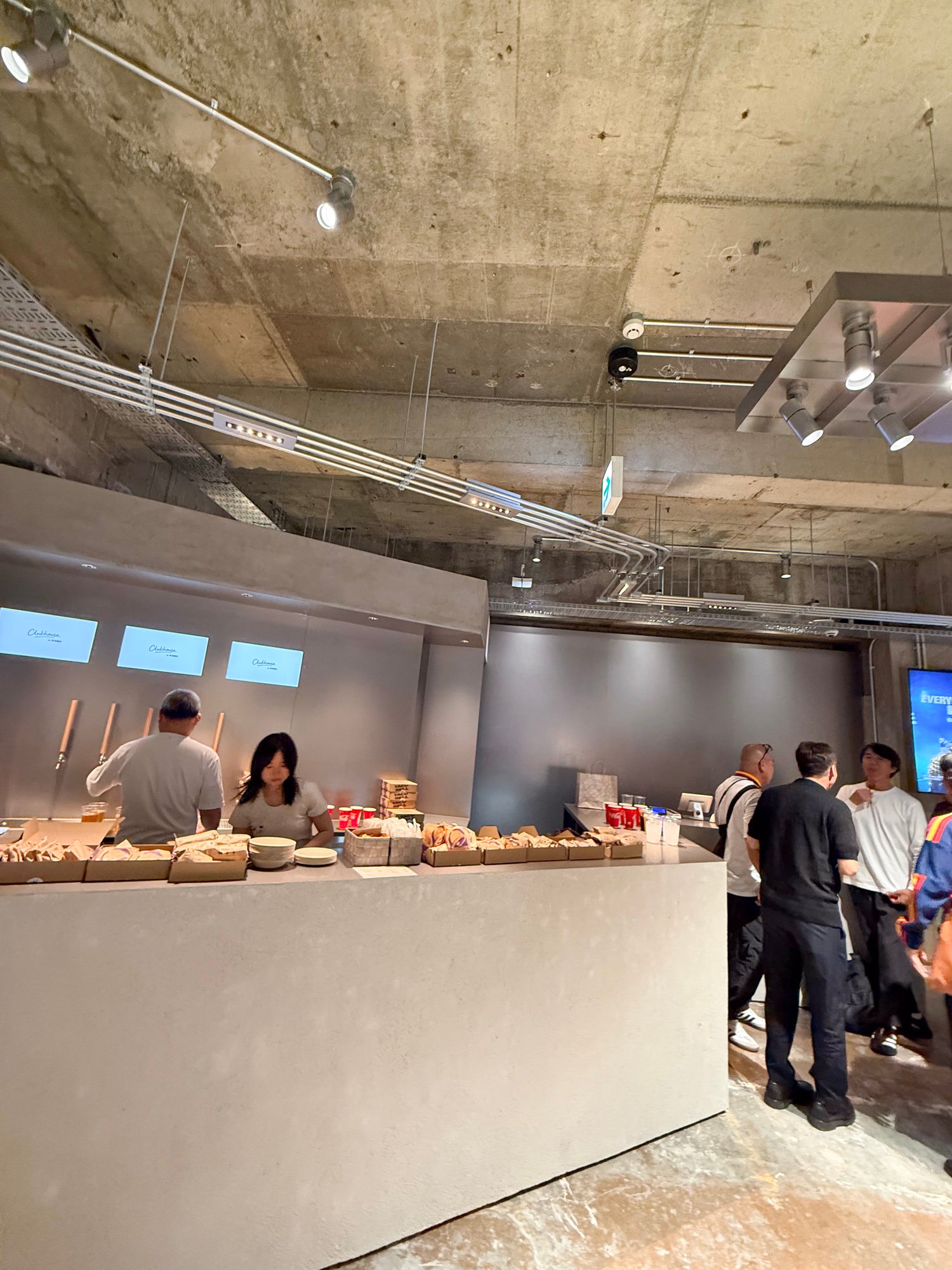 KAMOの店内