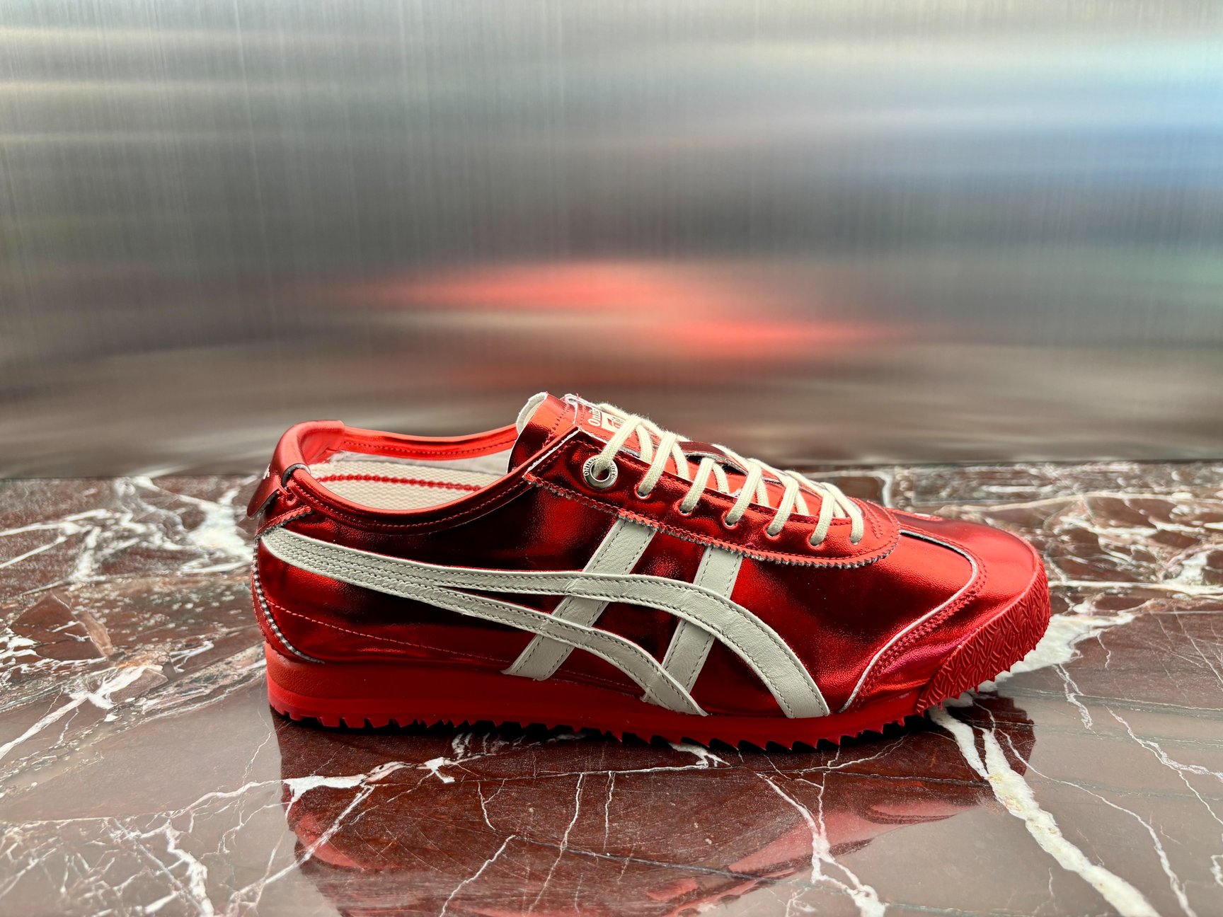 Onitsuka Tiger 新宿の内観画像