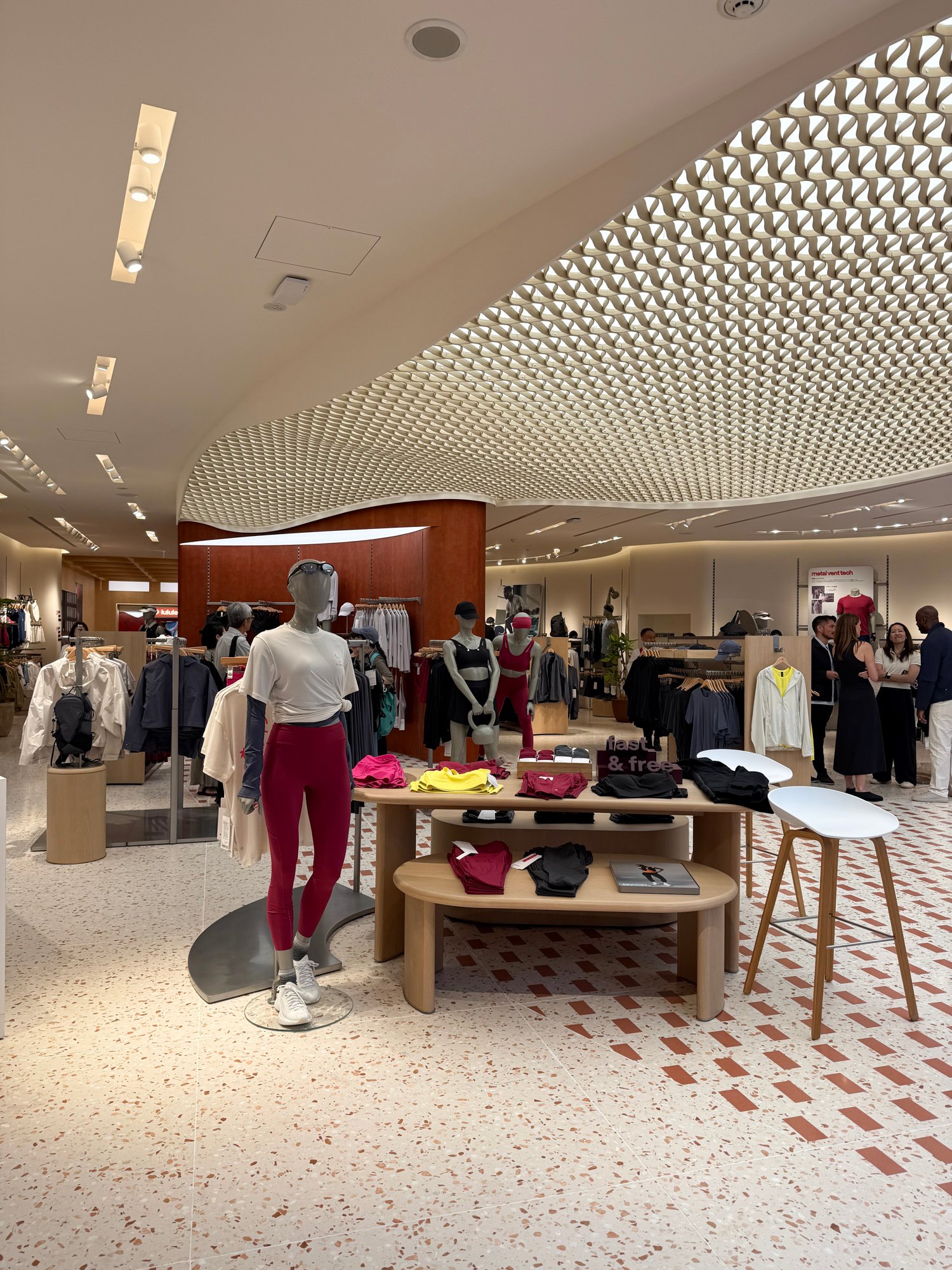 ルルレモンの店内