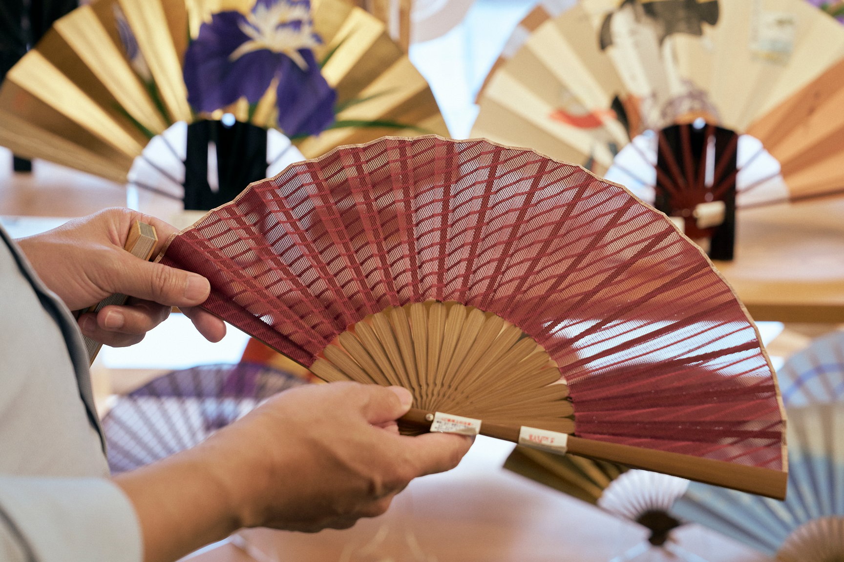 特選 絽の絹扇子（1万6500円）