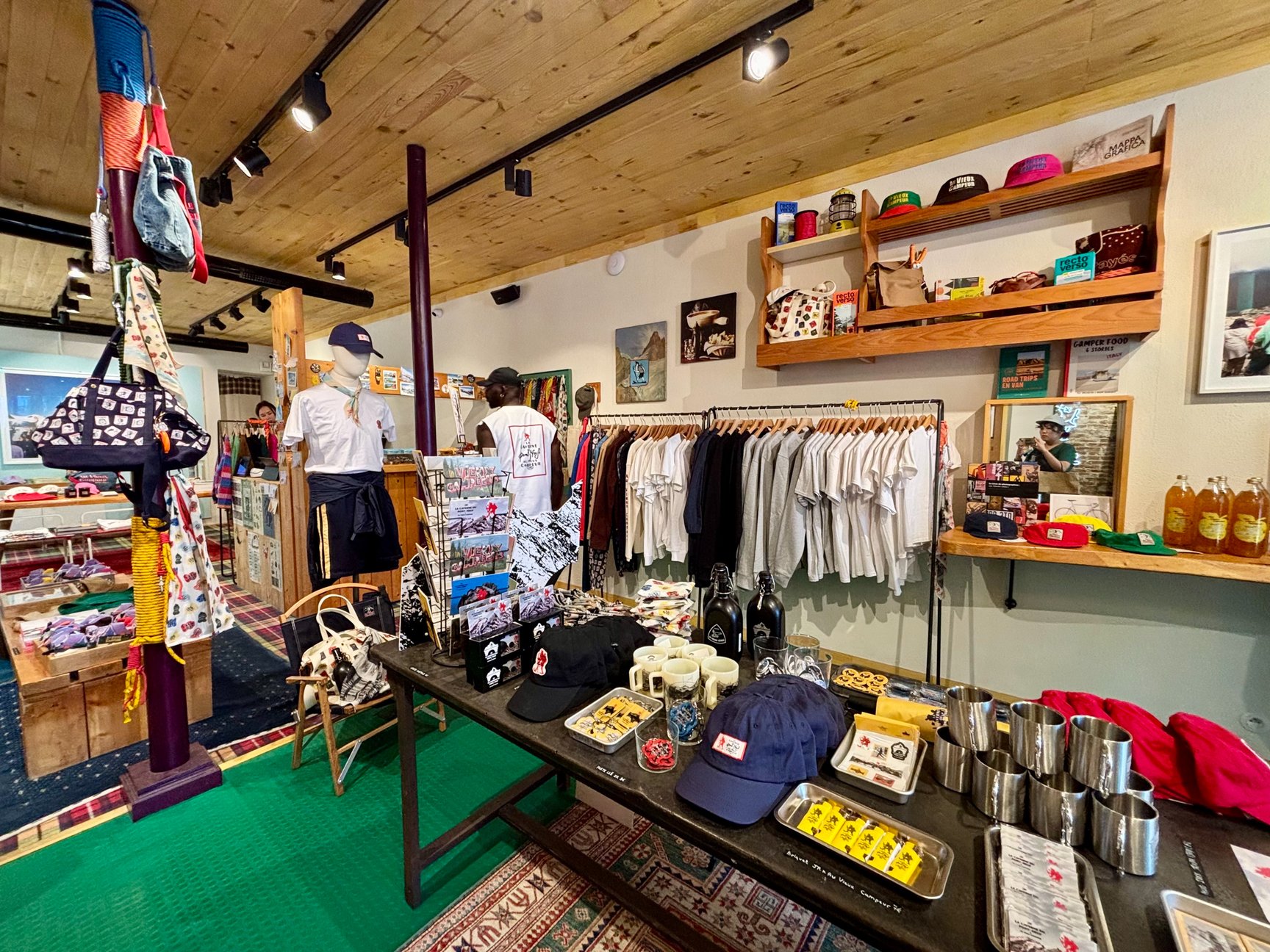 オ・ヴュー・カンプール・コンジェ・ペイエの店舗画像