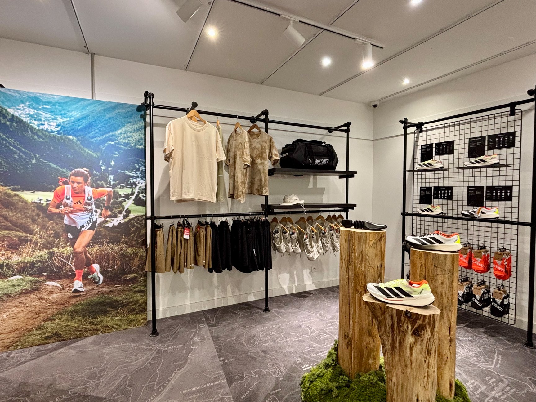 トントン・アウトドアの店舗画像