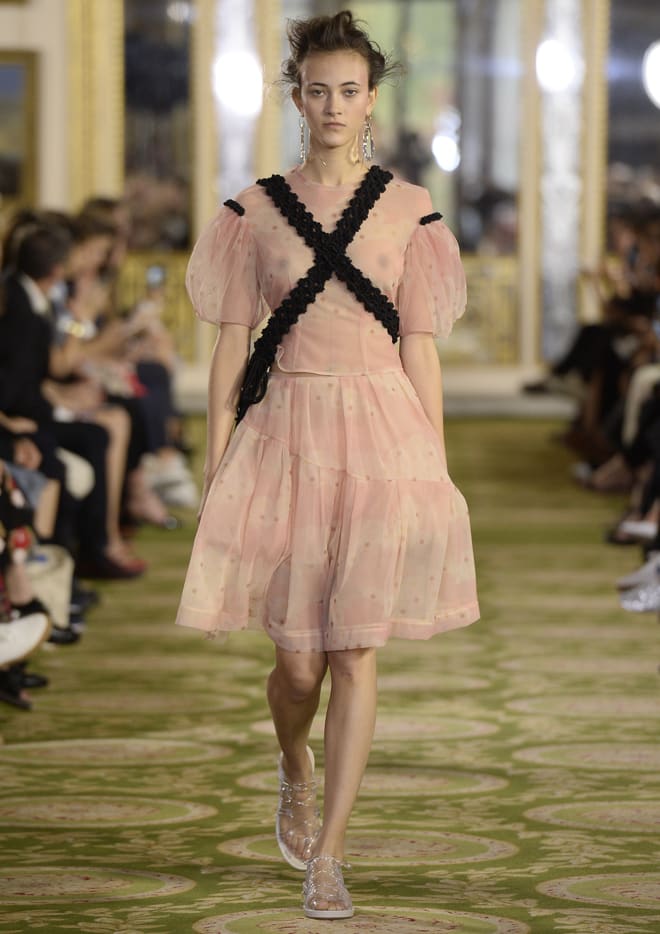 「シモーン・ロシャ」の2016年春夏コレクション