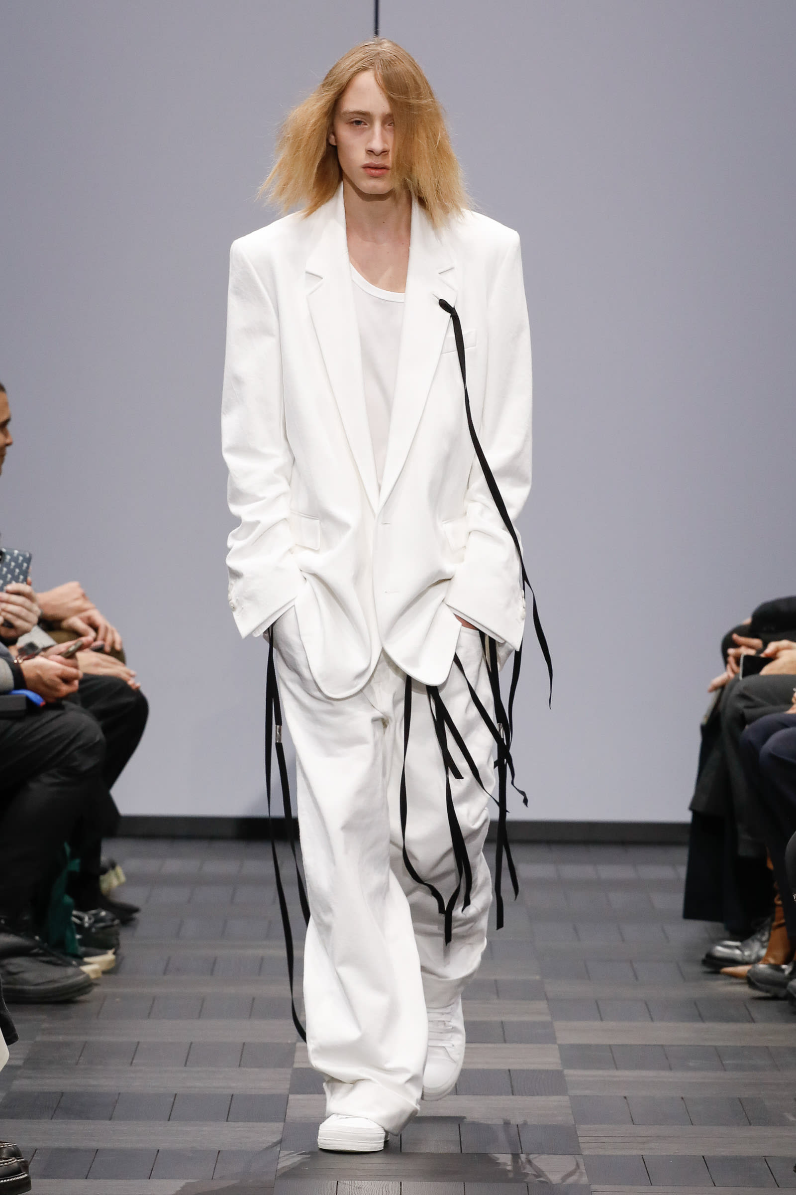  「ANN DEMEULEMEESTER」2022年春夏コレクション