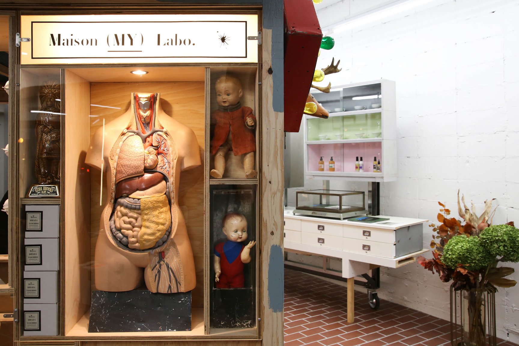 ミハラヤスヒロラボ　店内写真