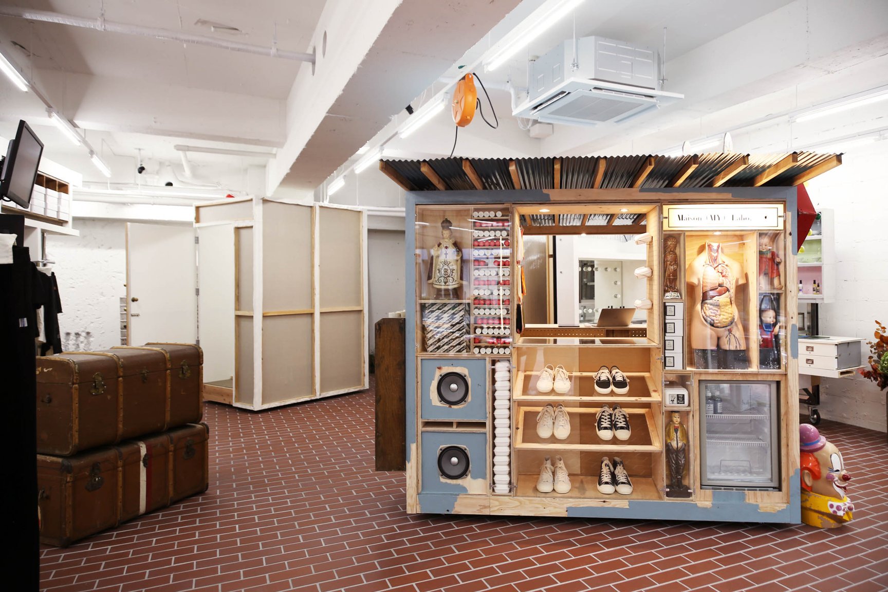 ミハラヤスヒロラボ　店内写真