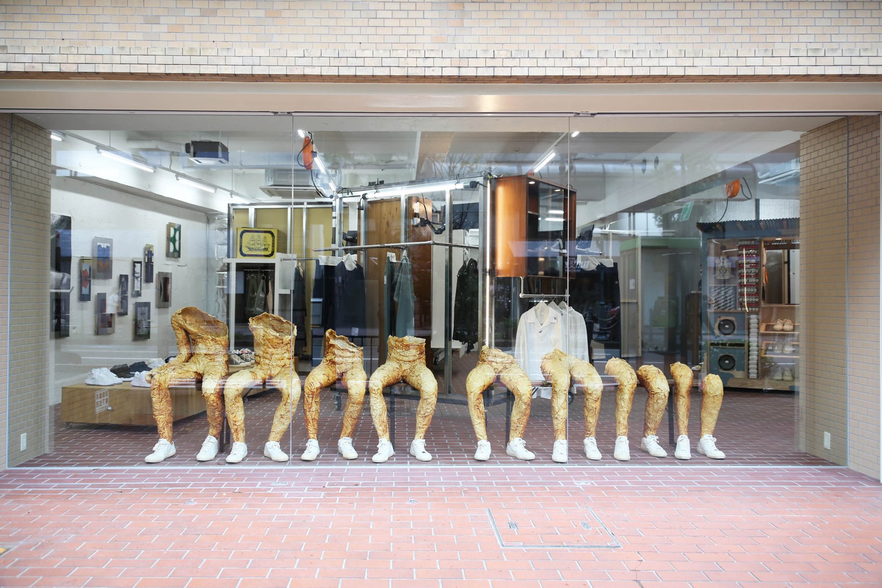 ミハラヤスヒロラボ　店内写真