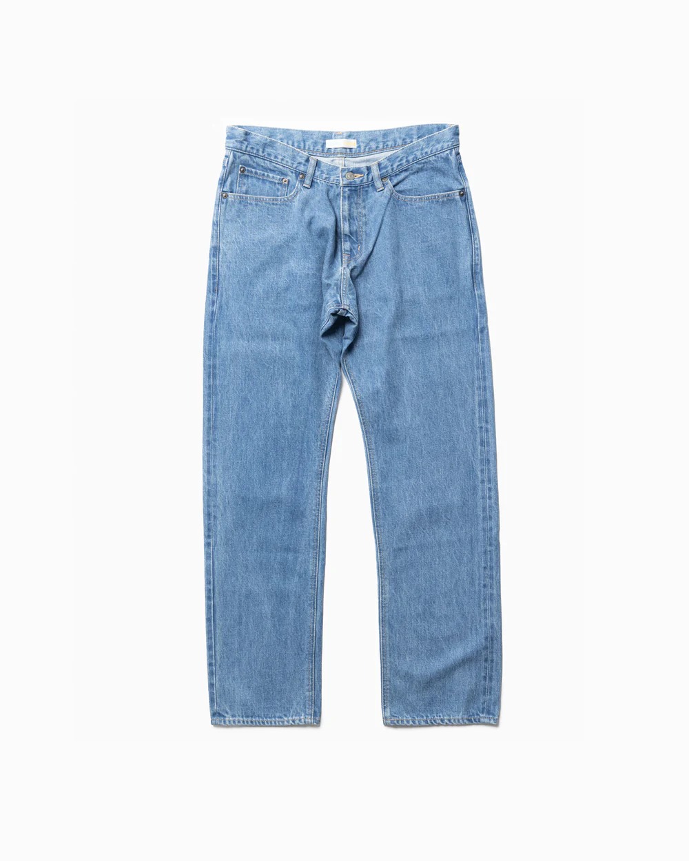 ライトブルーのジーンズ