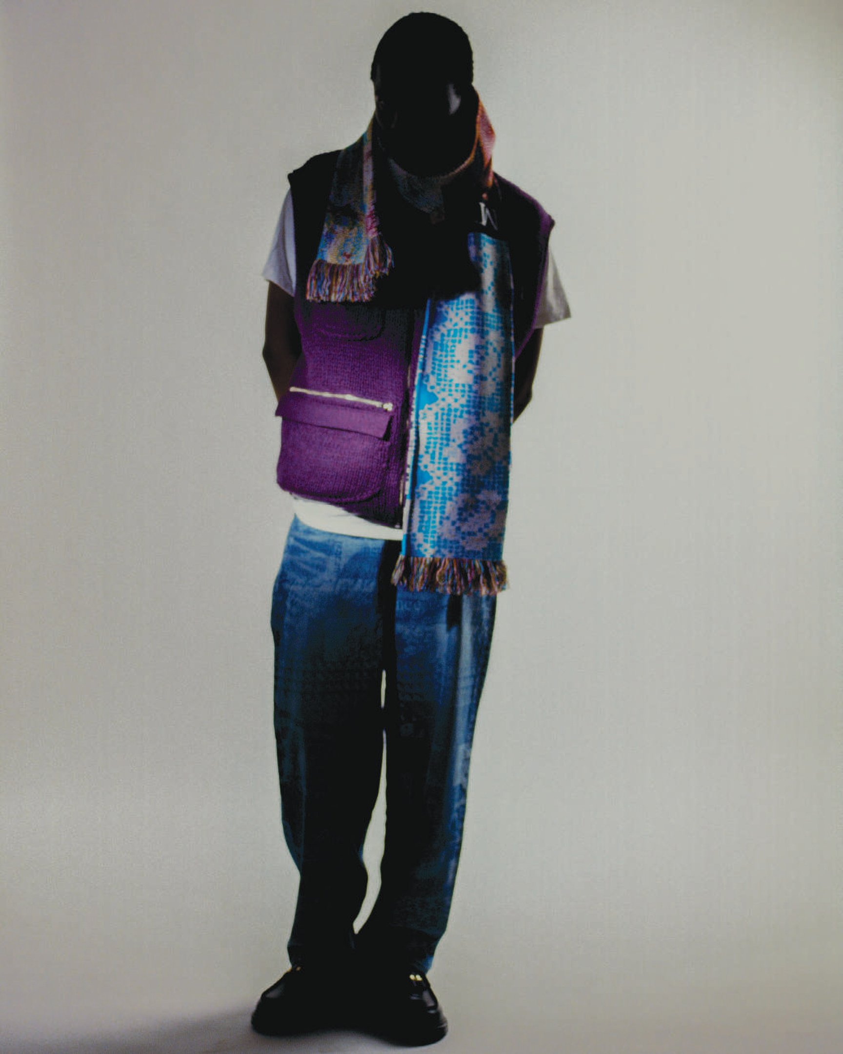 モンマルトル ニューヨークのマフラーを巻いた男性モデル