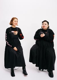 出会いから10年、渡辺直美とYOPPYがブランドを立ち上げ 商品の 受注生産限定 ten ロンT クロ 渡辺直美×YOPPY Tシャツ/カットソー(七分/長袖)