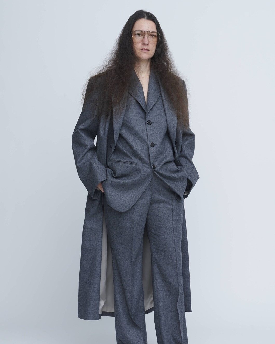 アンスクリアの洋服を着たモデル