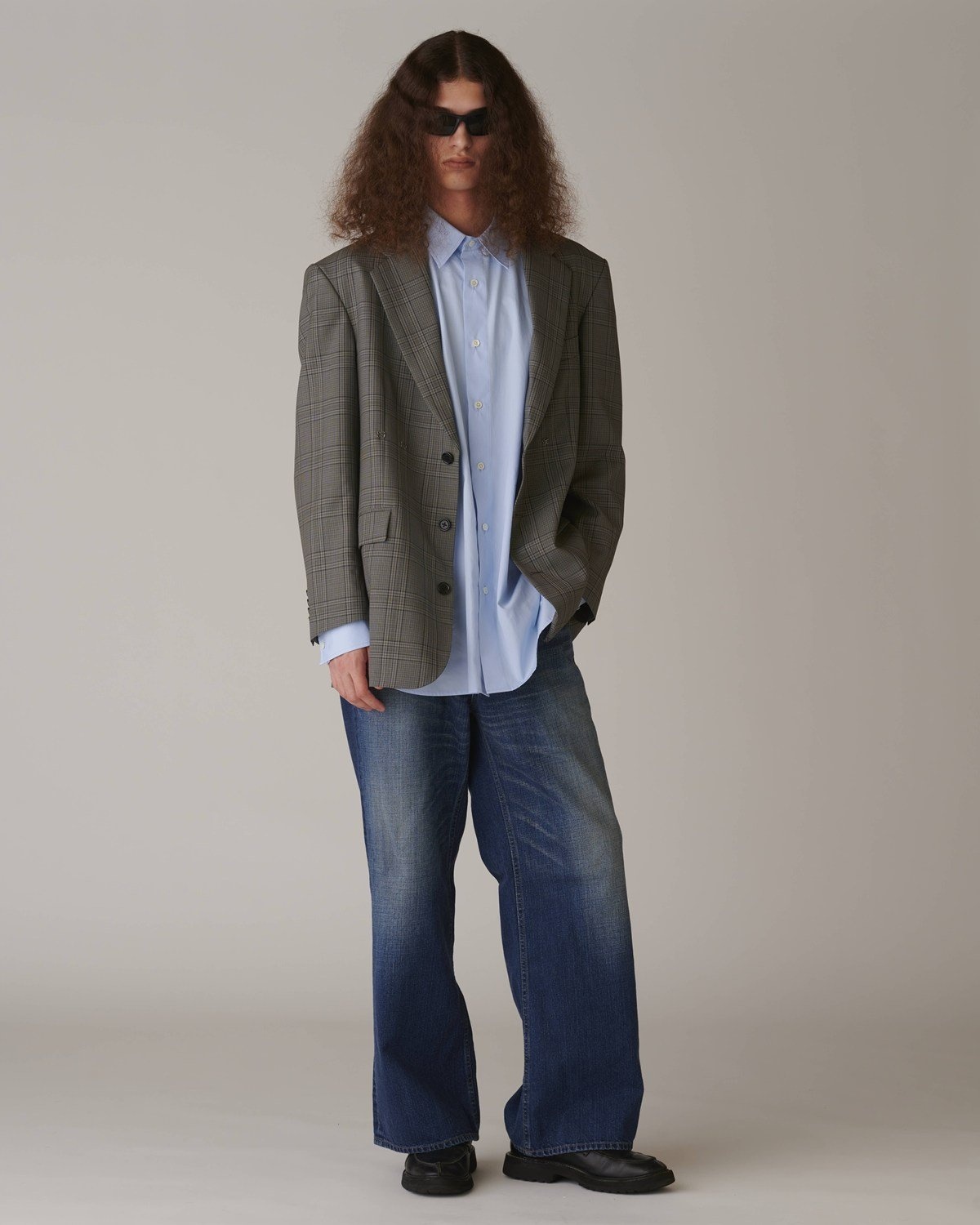 アンスクリアの洋服を着たモデル