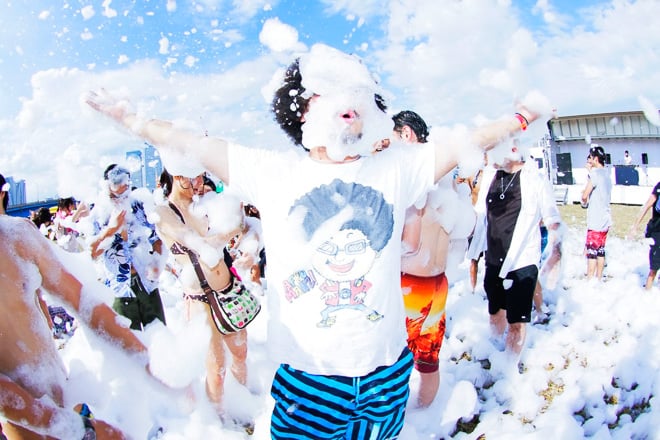 泡まみれになって走る バブルラン 初上陸 4月幕張で開催へ