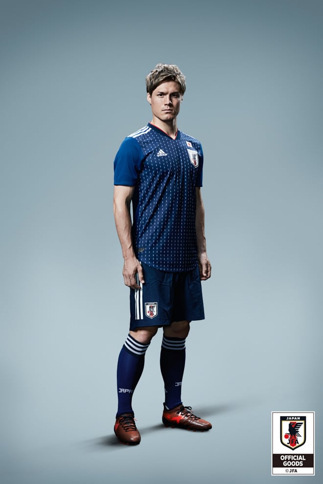 サッカー日本代表新ユニフォームが発表 これまでで最も濃い藍色 勝色 を採用