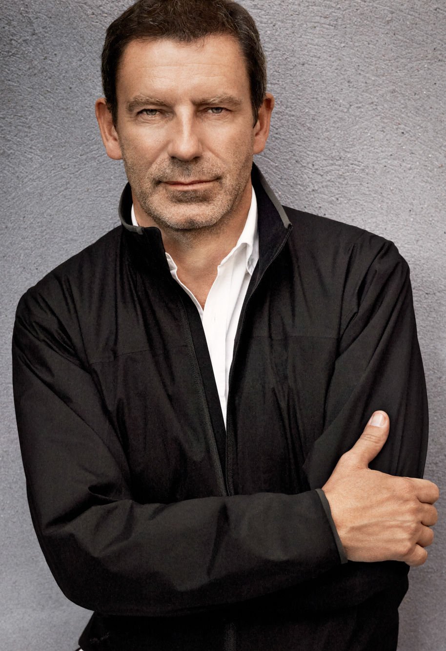 ユニクロがトーマス マイヤーとコラボ 初の本格的リゾートウエアコレクション展開