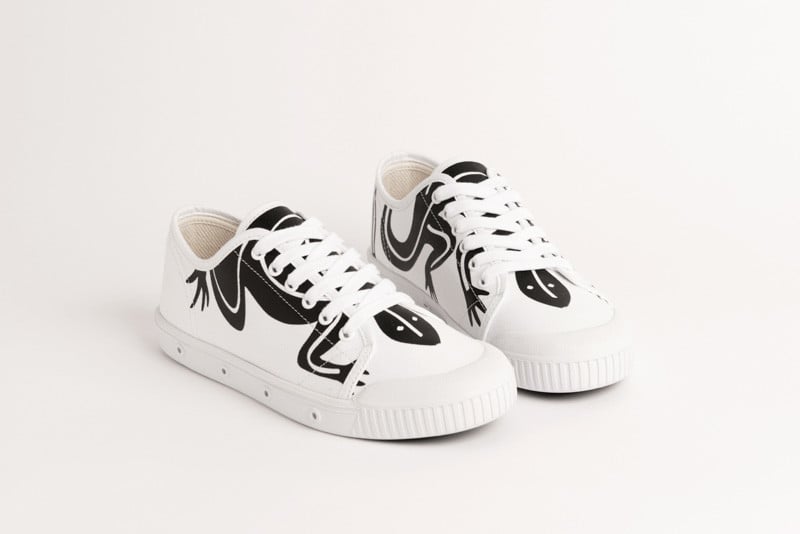 フランス発シューズブランド スプリングコート がアニエスベーとコラボ とかげをプリントしたスニーカー発売