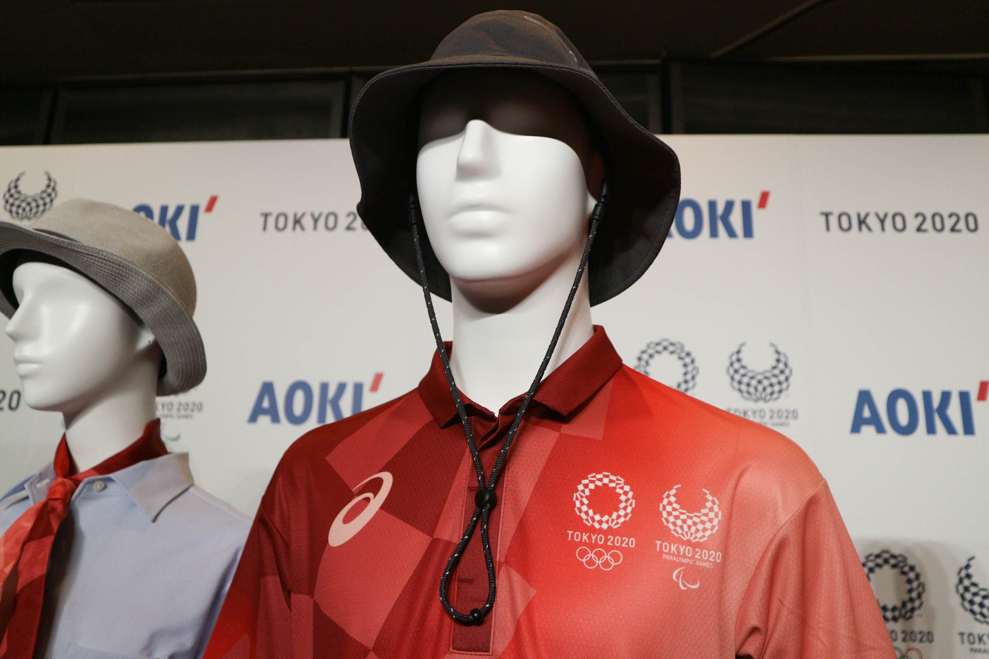 東京五輪審判員のユニフォーム2種が披露、フォーマルウェアでは女性の 