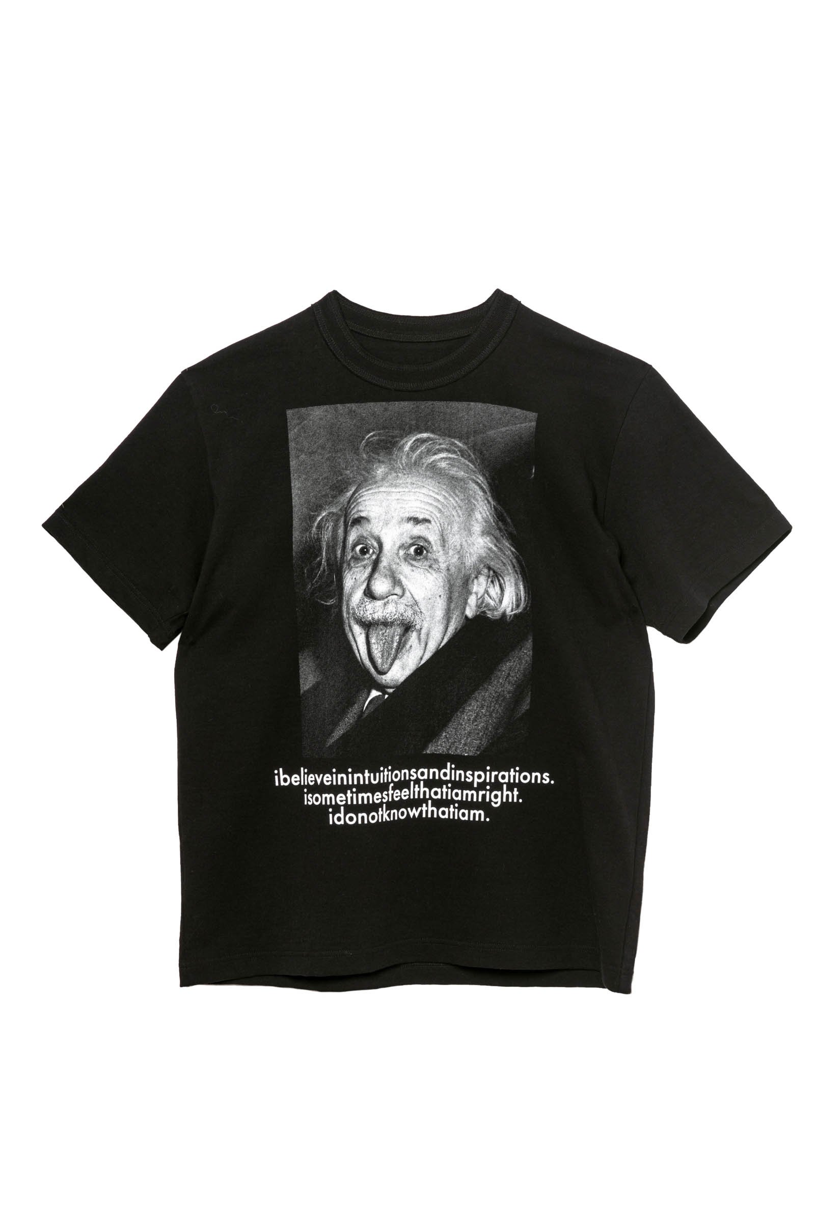 サカイ」がアインシュタインモチーフのTシャツとフーディー発売 
