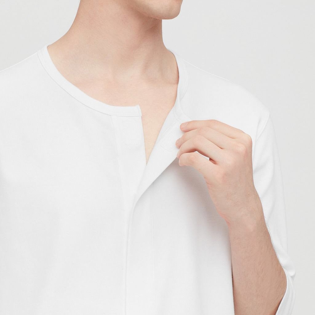 ユニクロ 初の前開きインナーをオンライン限定発売 高齢者や障がい者にも快適な設計に