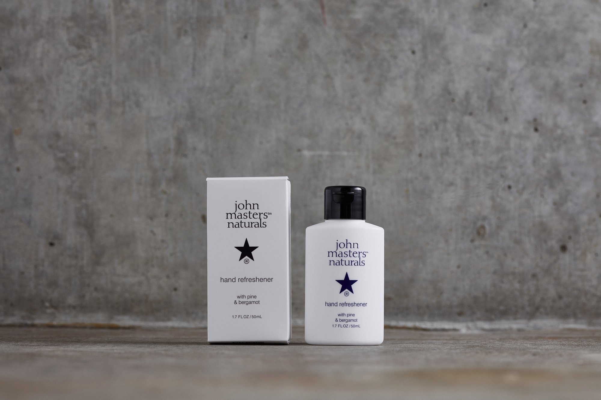 ジョンマスターオーガニックがコンバース トウキョウとコラボ 星をあしらったハンドリフレッシュナーを発売