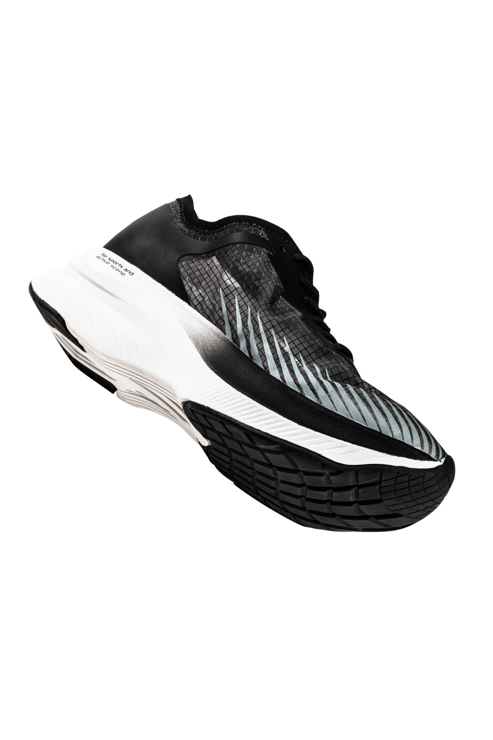 ドン キホーテpb カーボンプレート入りの厚底スニーカー発売