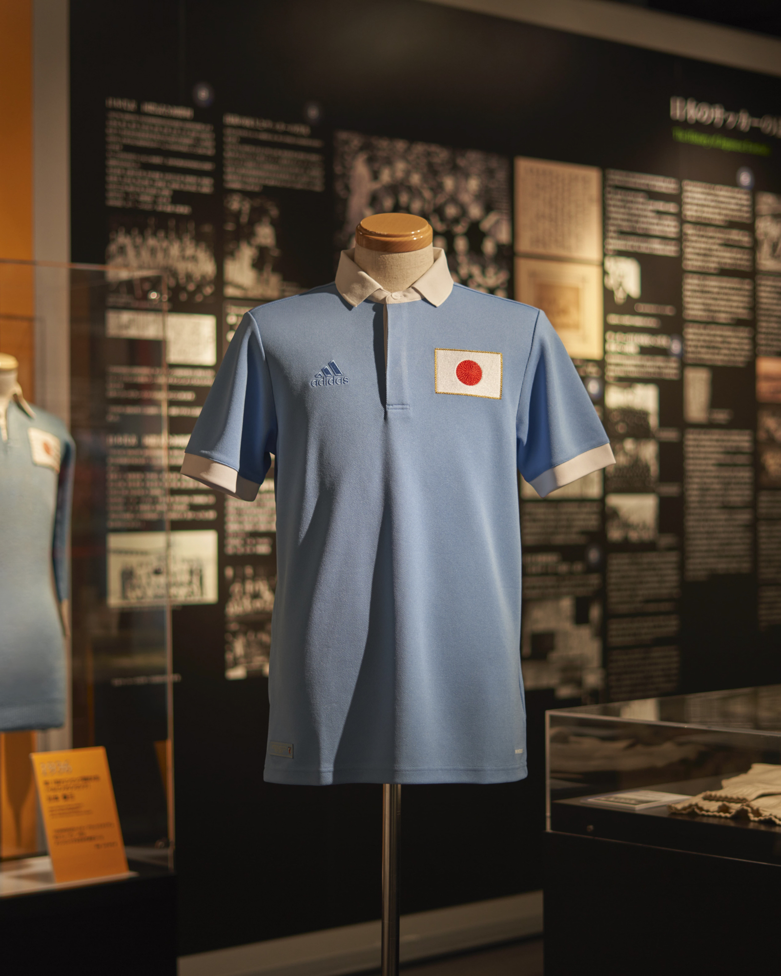 アディダスがサッカー日本代表100周年記念ユニフォーム発売 