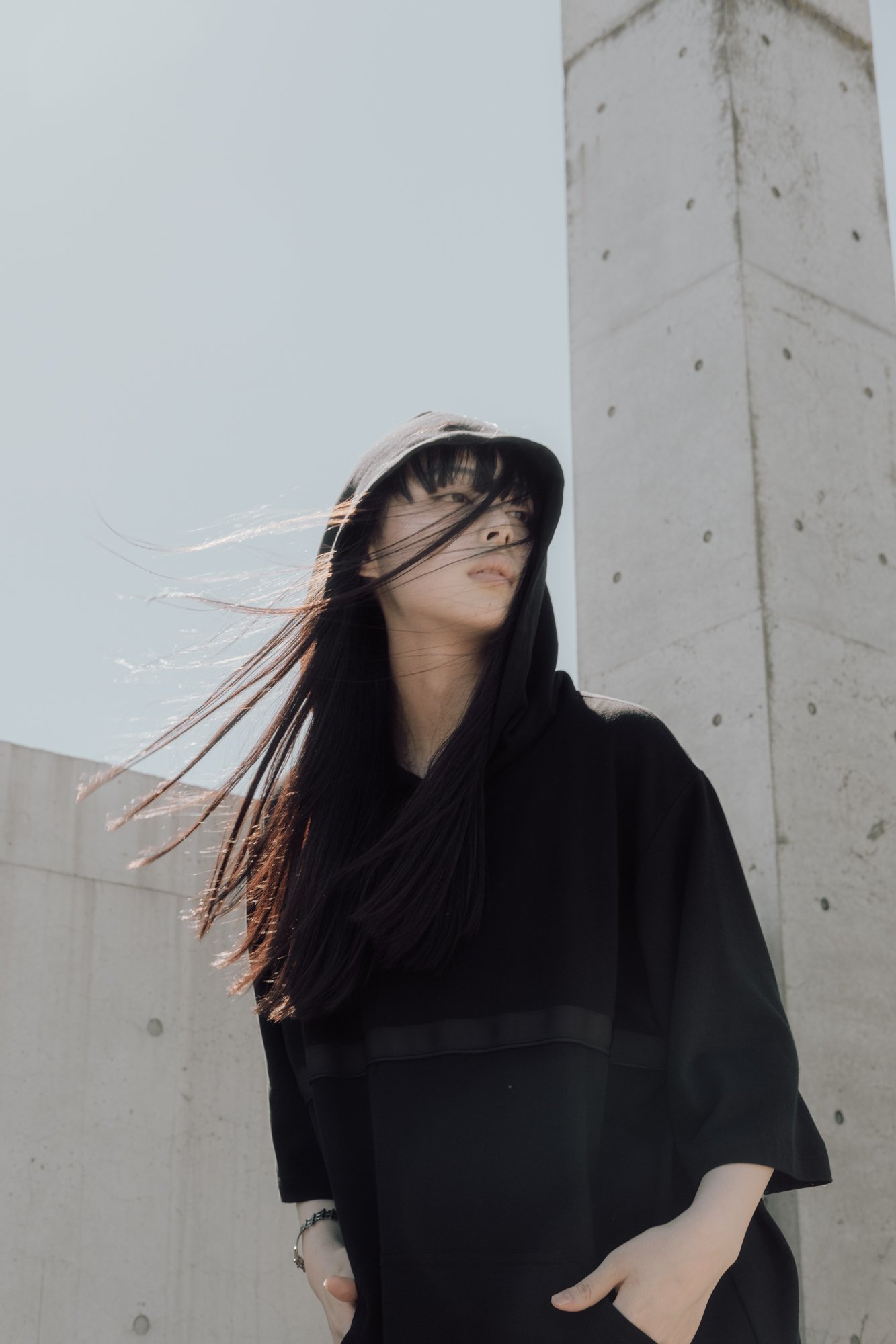 ネニュファールがロンドンブーツ田村淳の アツシメガネ とコラボ 半袖フーディーを発売