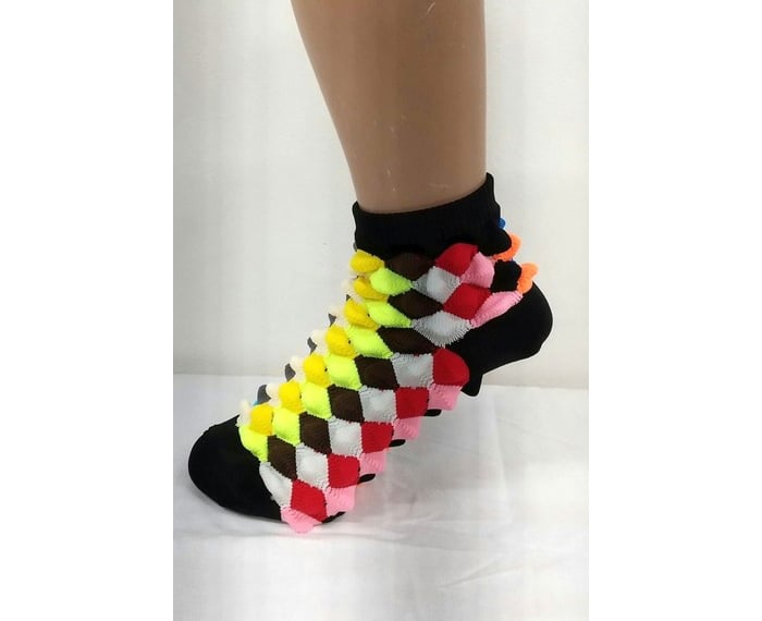 日本製の優れたレッグウェアを選ぶ 靴下求評展 開催 大賞は岡本が連続受賞