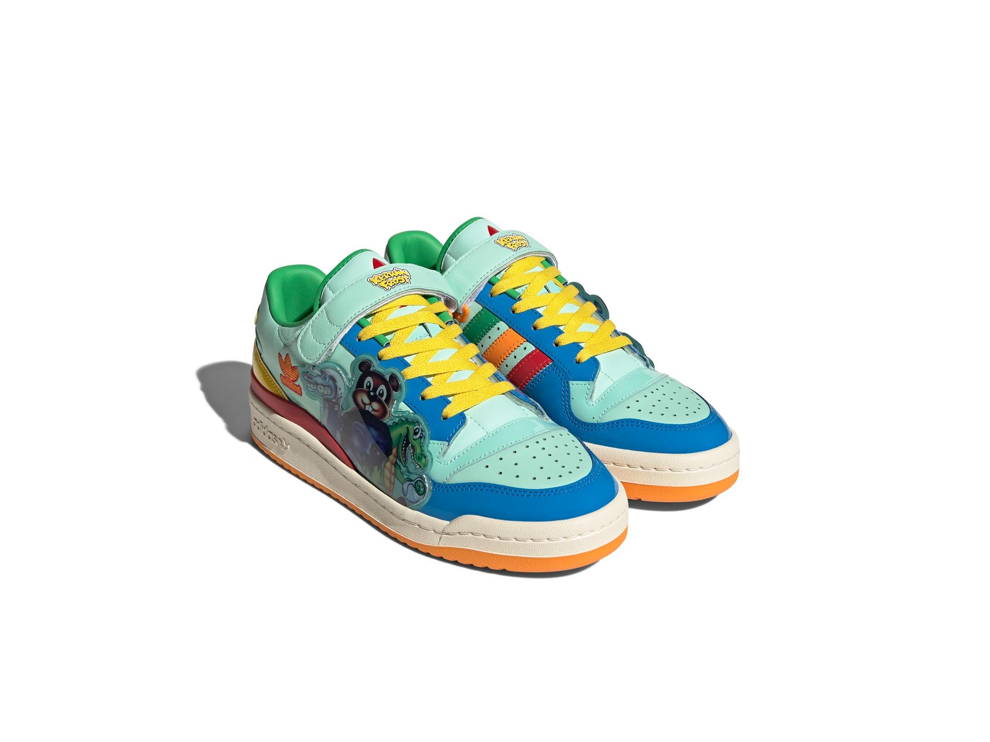 アディダスから鼻や口が付いたスニーカー発売 カーウィン フロストとのコラボコレクション