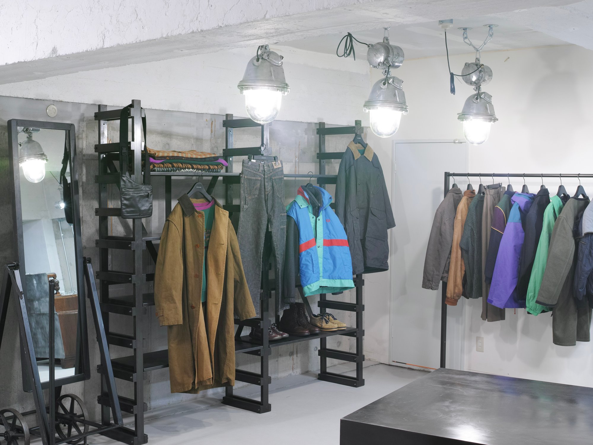 ライラが新メンズストア キリコ 出店 マッシモ オスティが手掛けたストーンアイランドなど販売