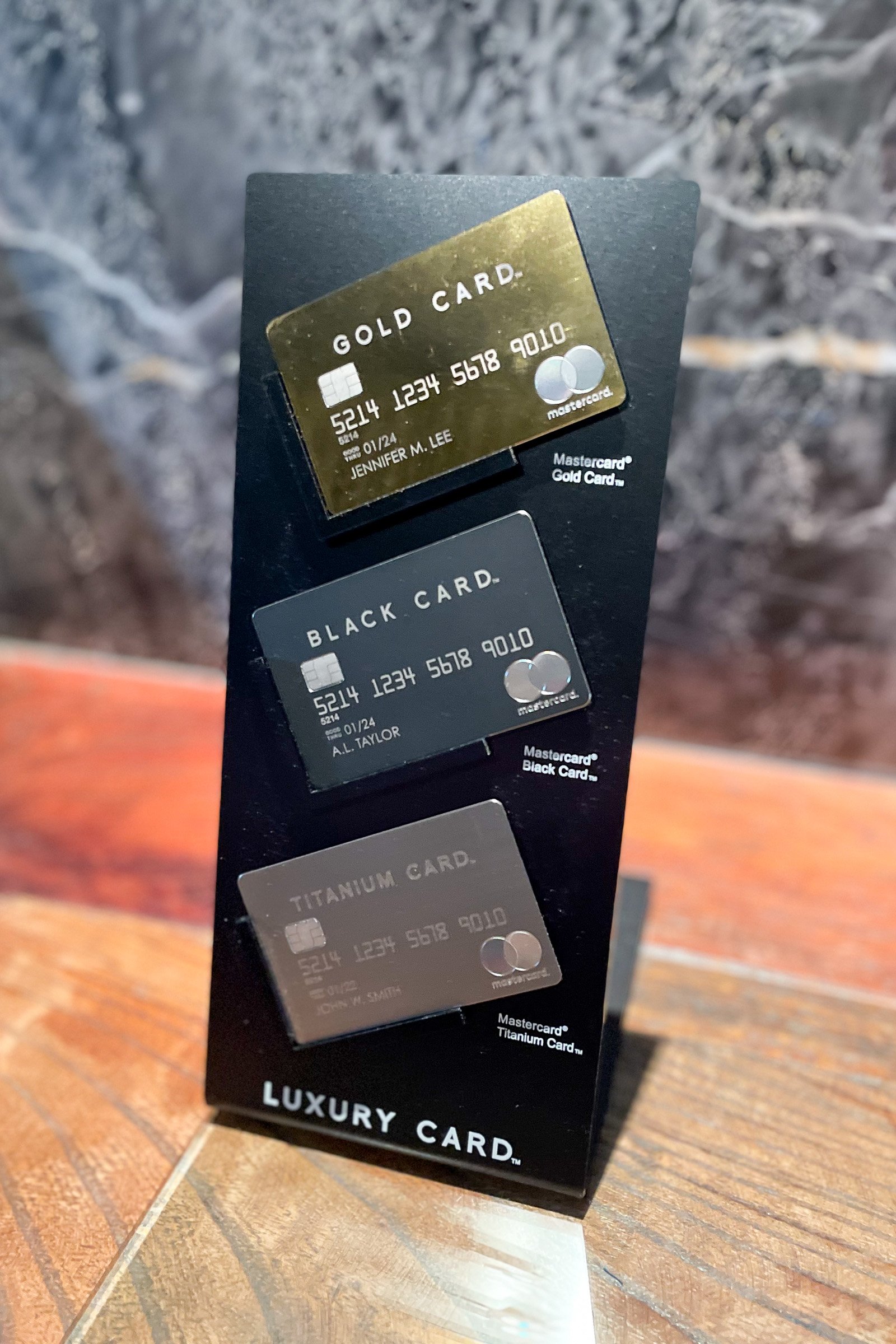 「ラグジュアリーカード」最上位のブラックダイヤモンドカードを発表 完全招待制で入会金・年会費ともに国内最高額