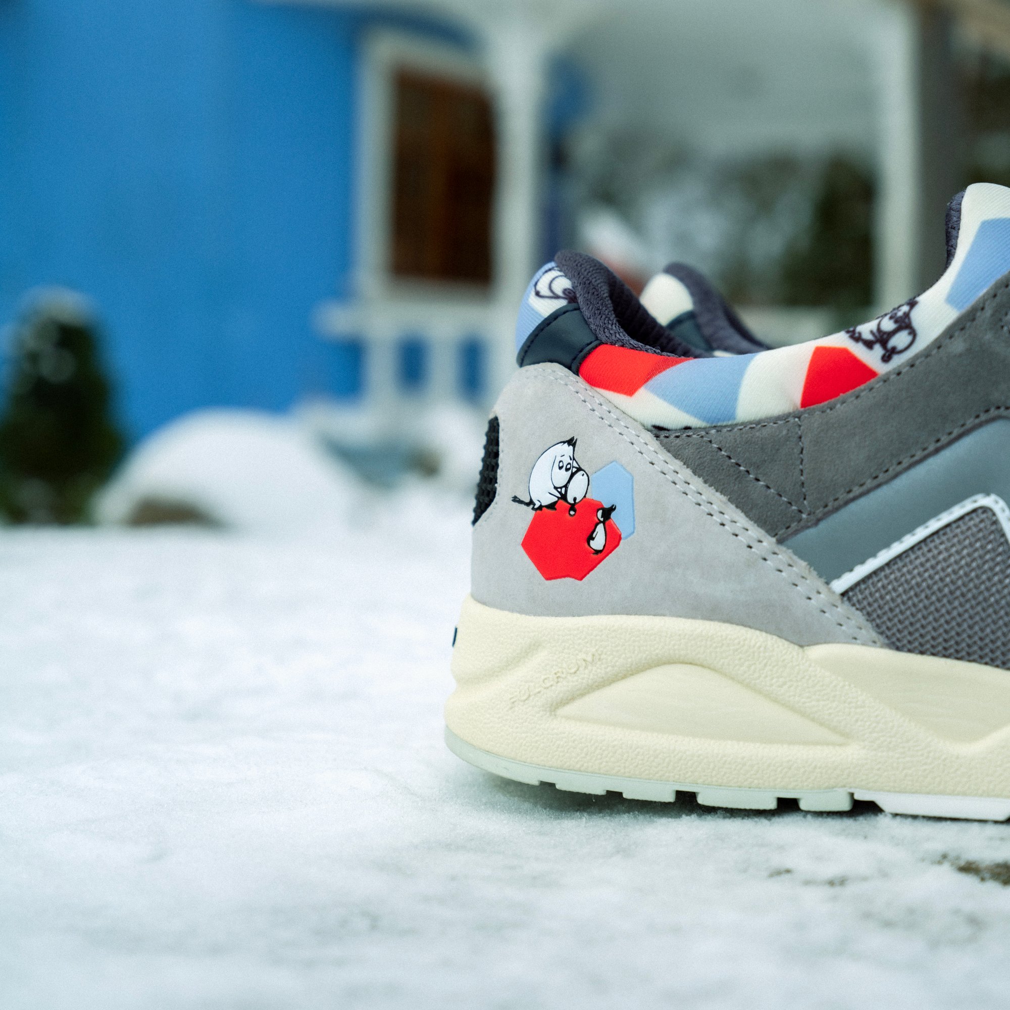 カルフ がムーミンとのコラボスニーカー発売 海での冒険を描いた物語に着想