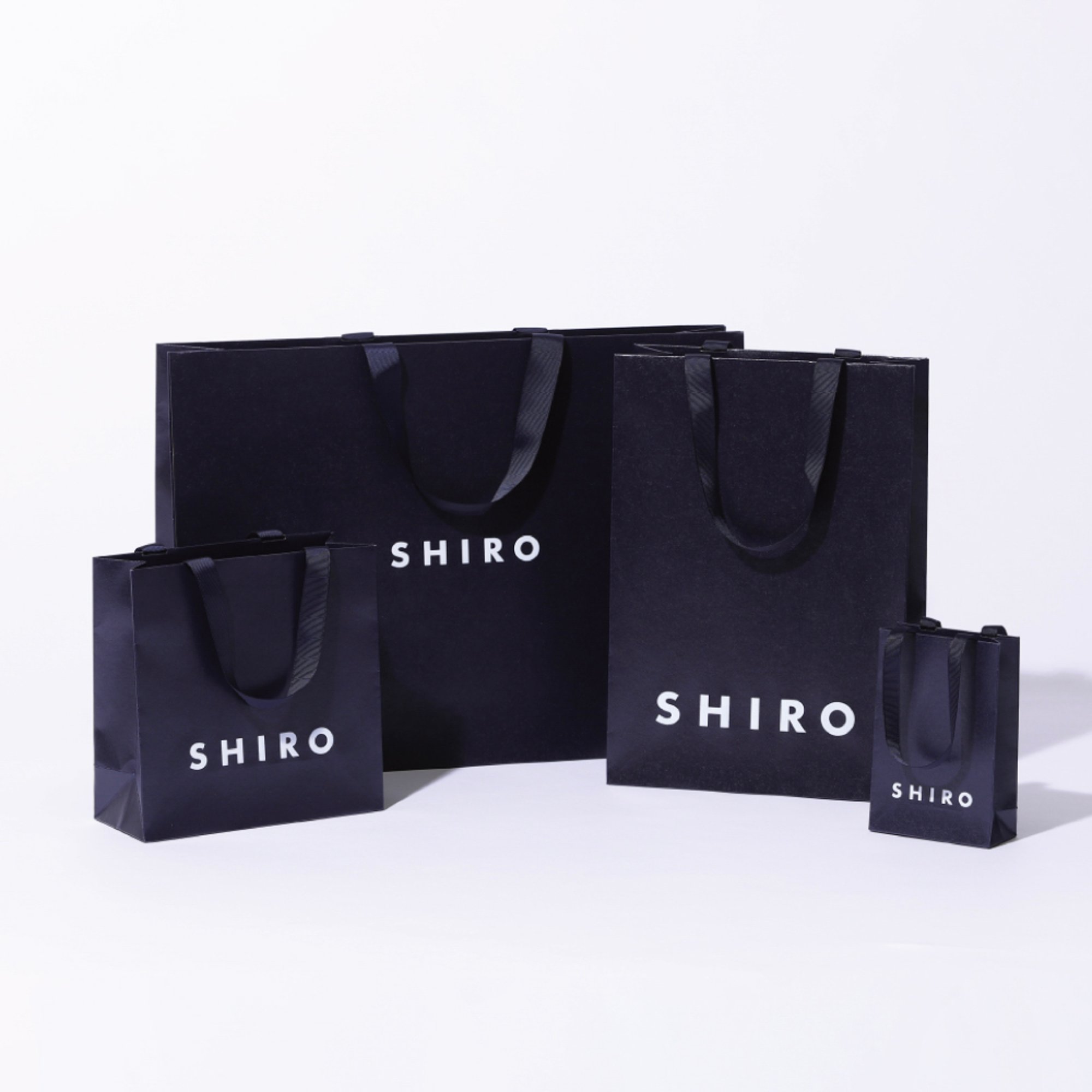 SHIROが紙箱入り製品の生産を終了し、本体価格を値下げ 手さげ紙袋、雨よけカバーなどの有料化も
