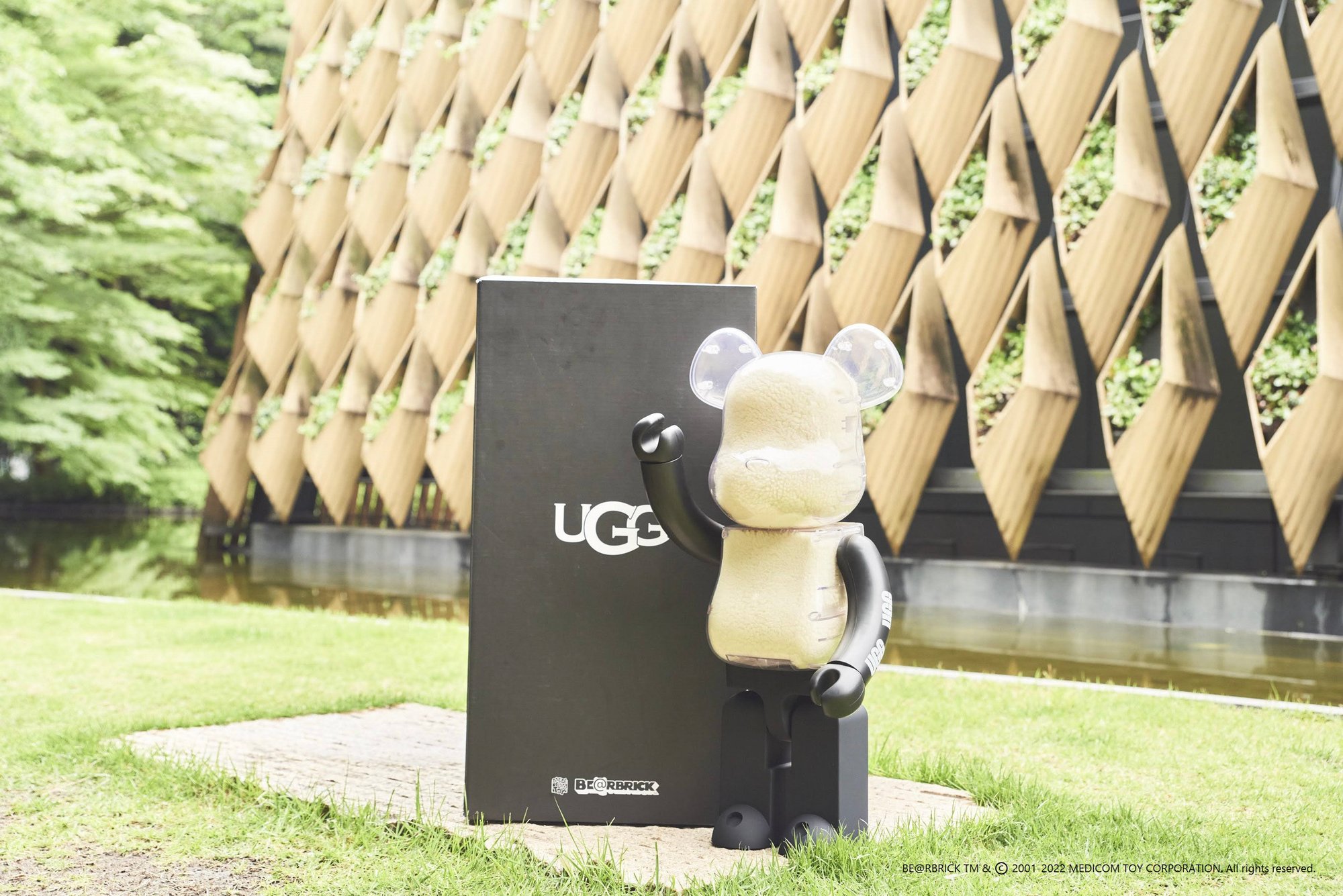 MEDICOMTOYBE@RBRICK UGG 2022 1000%22SS-I | angeloawards.com