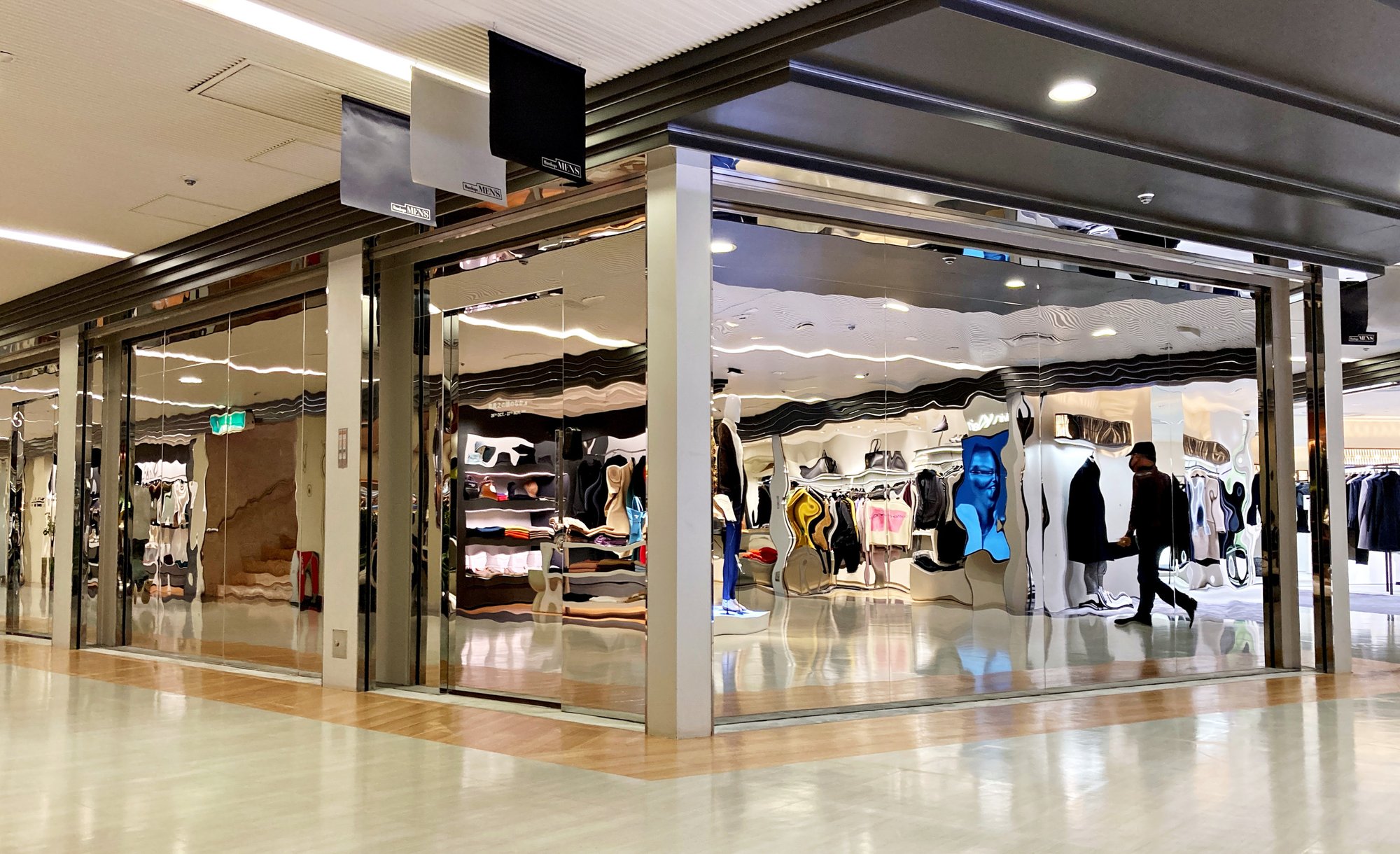 全面鏡面のキュレーションスペースが阪急メンズ大阪に 第1弾は南貴之をフィーチャー