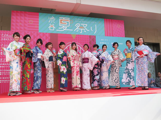 渋谷ハチ公前で浴衣のファッションショー 夏祭り初開催