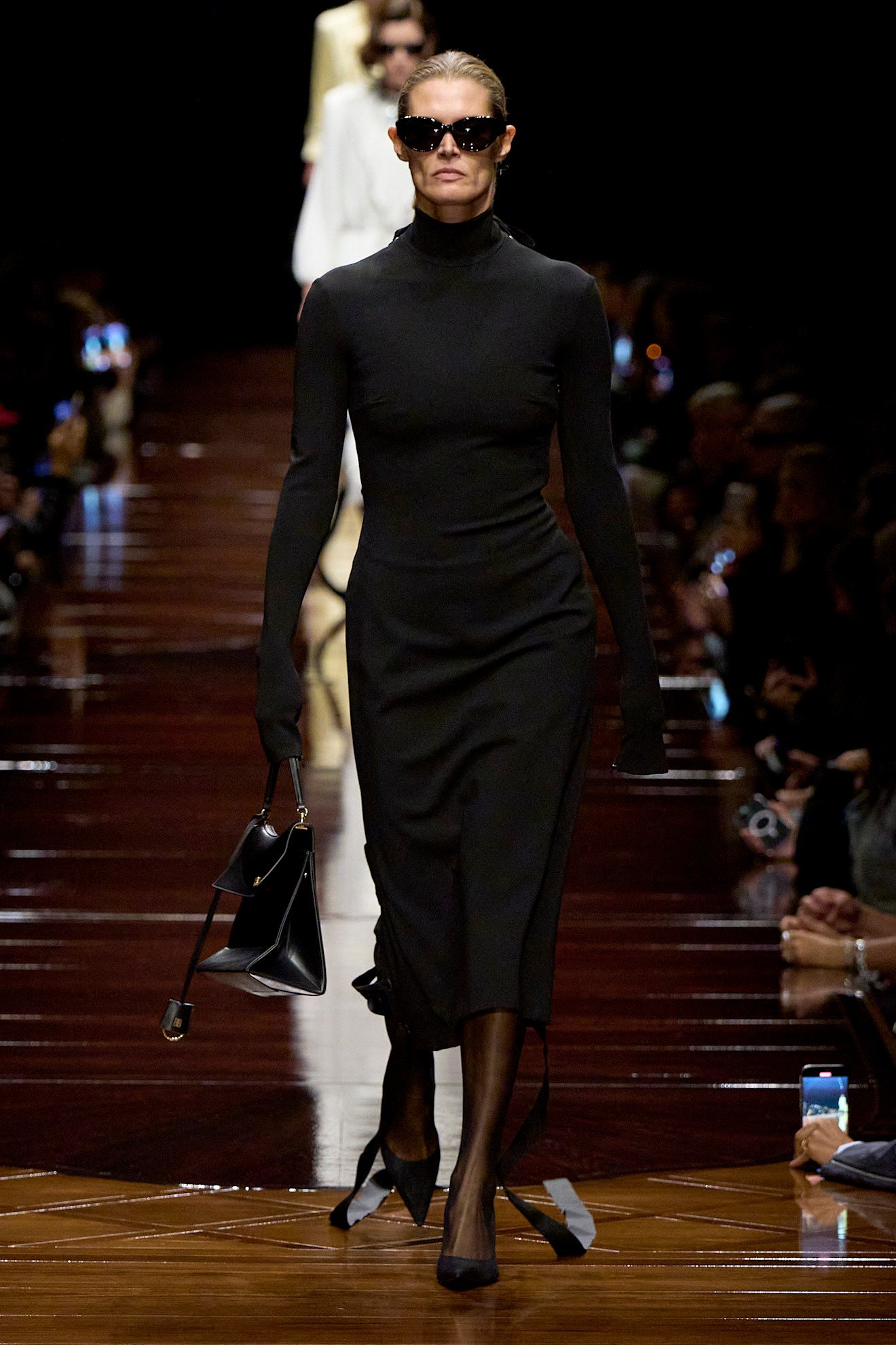 今季の前に、2025SSファッションをチェック。 BALENCIAGA Summer